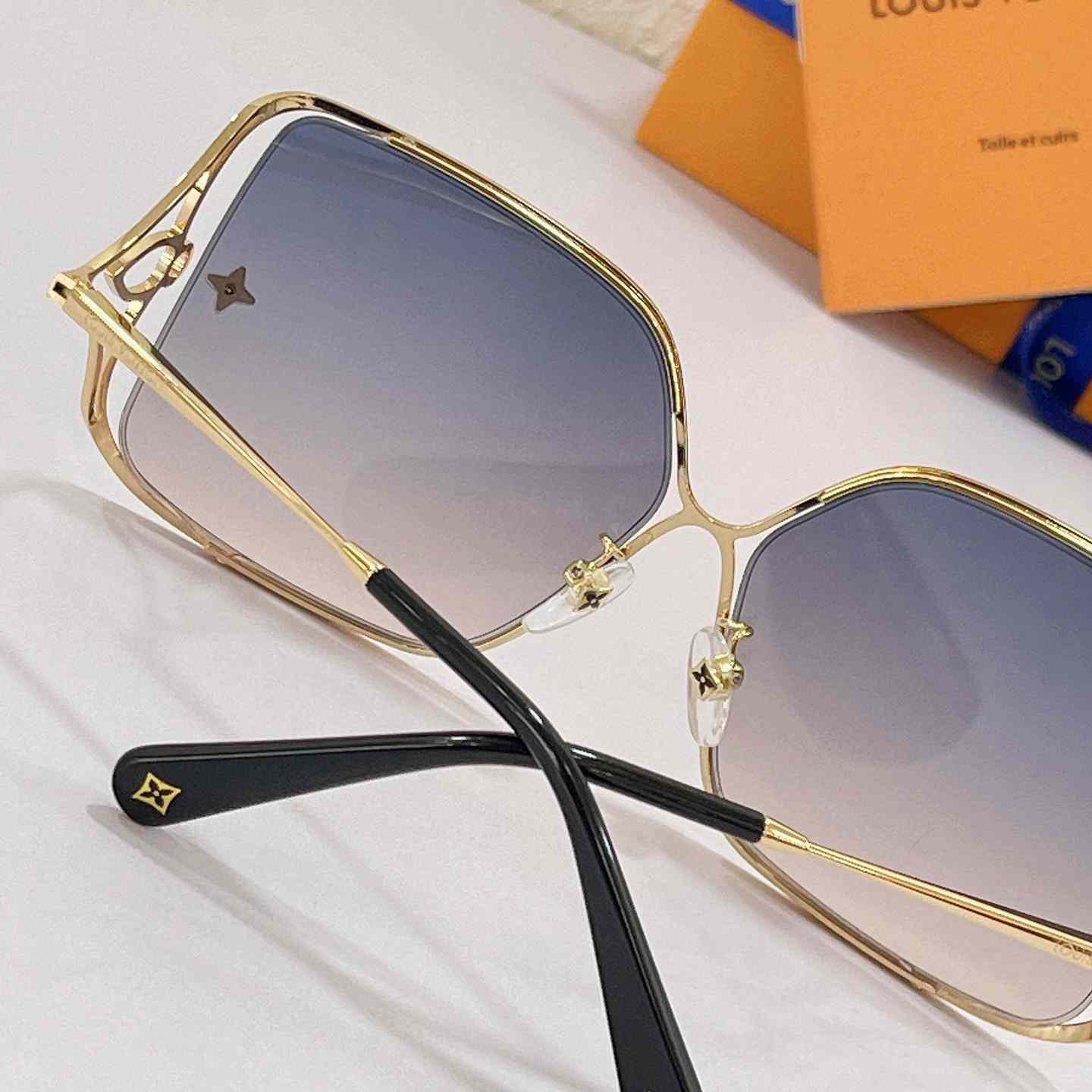 Louis Vuitton LV Petal Square Sunglasses   Z1629 - DopestKickz