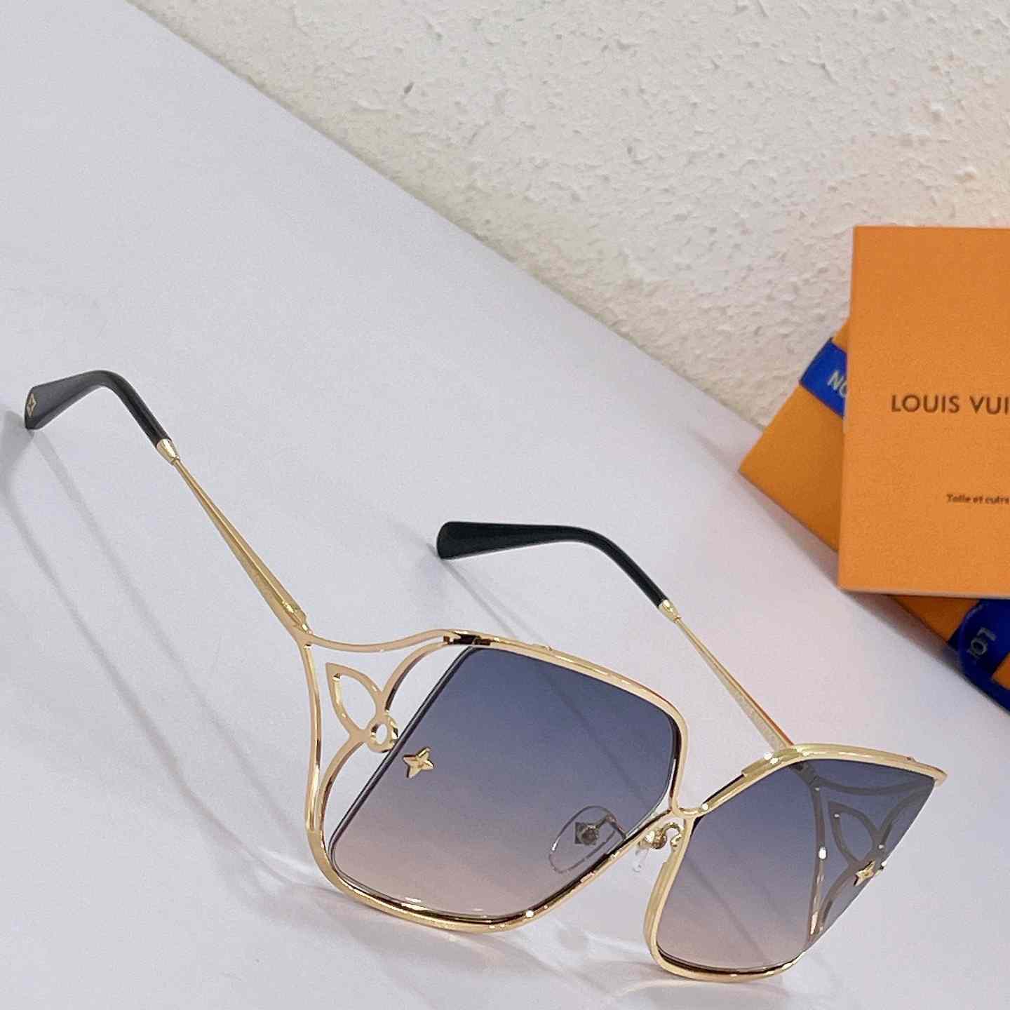 Louis Vuitton LV Petal Square Sunglasses   Z1629 - DopestKickz