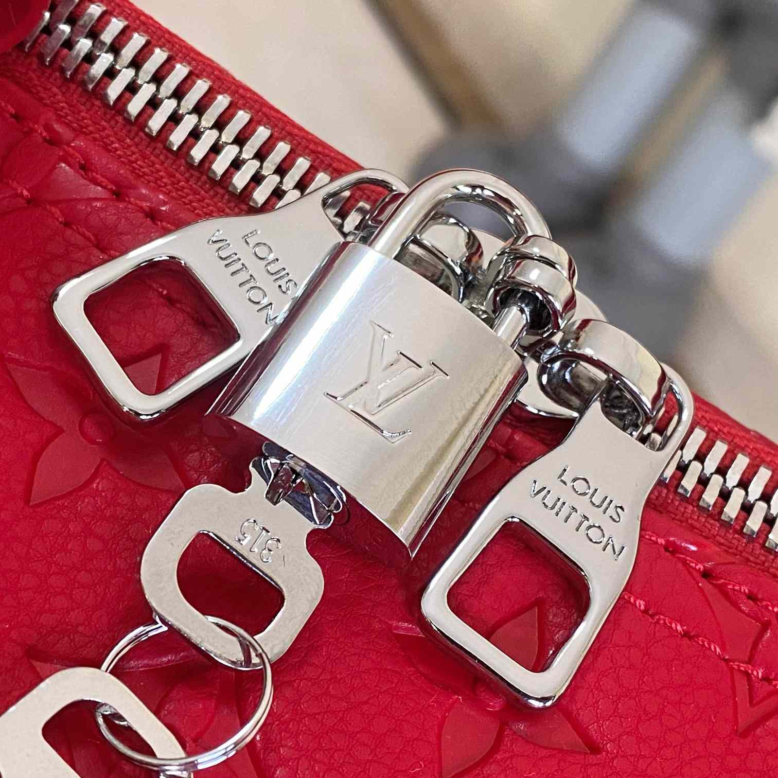 Louis Vuitton Keepall Bandoulière 50   M23750 - DopestKickz