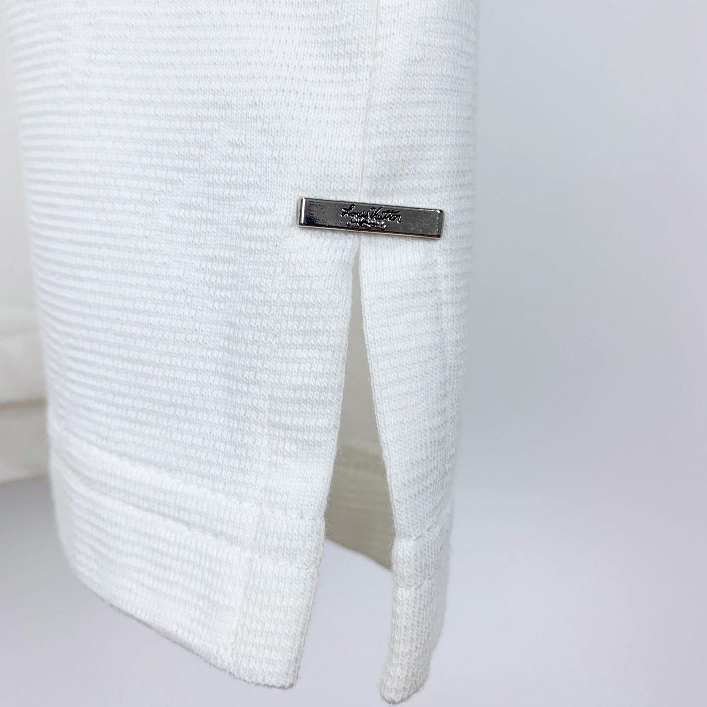 Louis Vuitton Signature 3D Pocket Monogram T-Shirt   1A5VI6 - DopestKickz