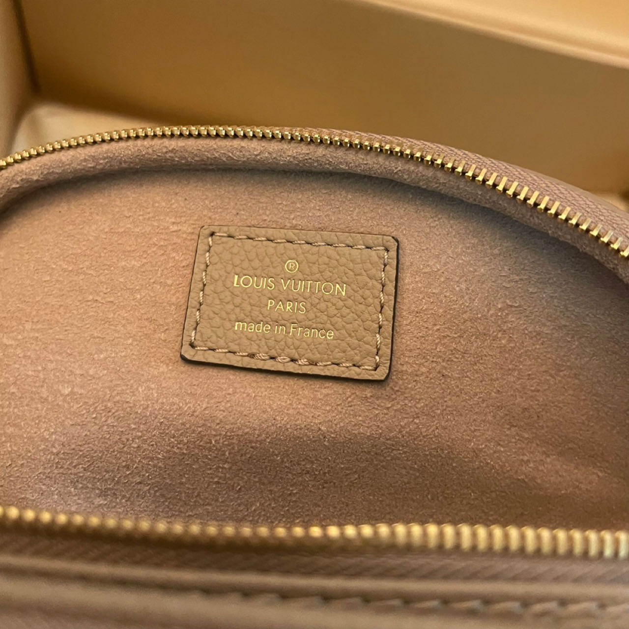 Louis Vuitton Mini Bumbag   M83219 - DopestKickz