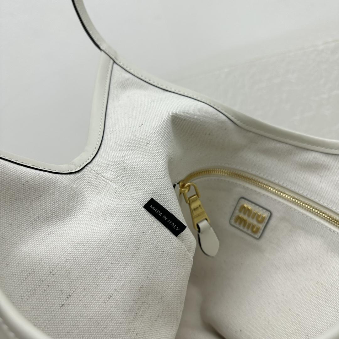 Miu Miu IVY Leather Bag - DopestKickz