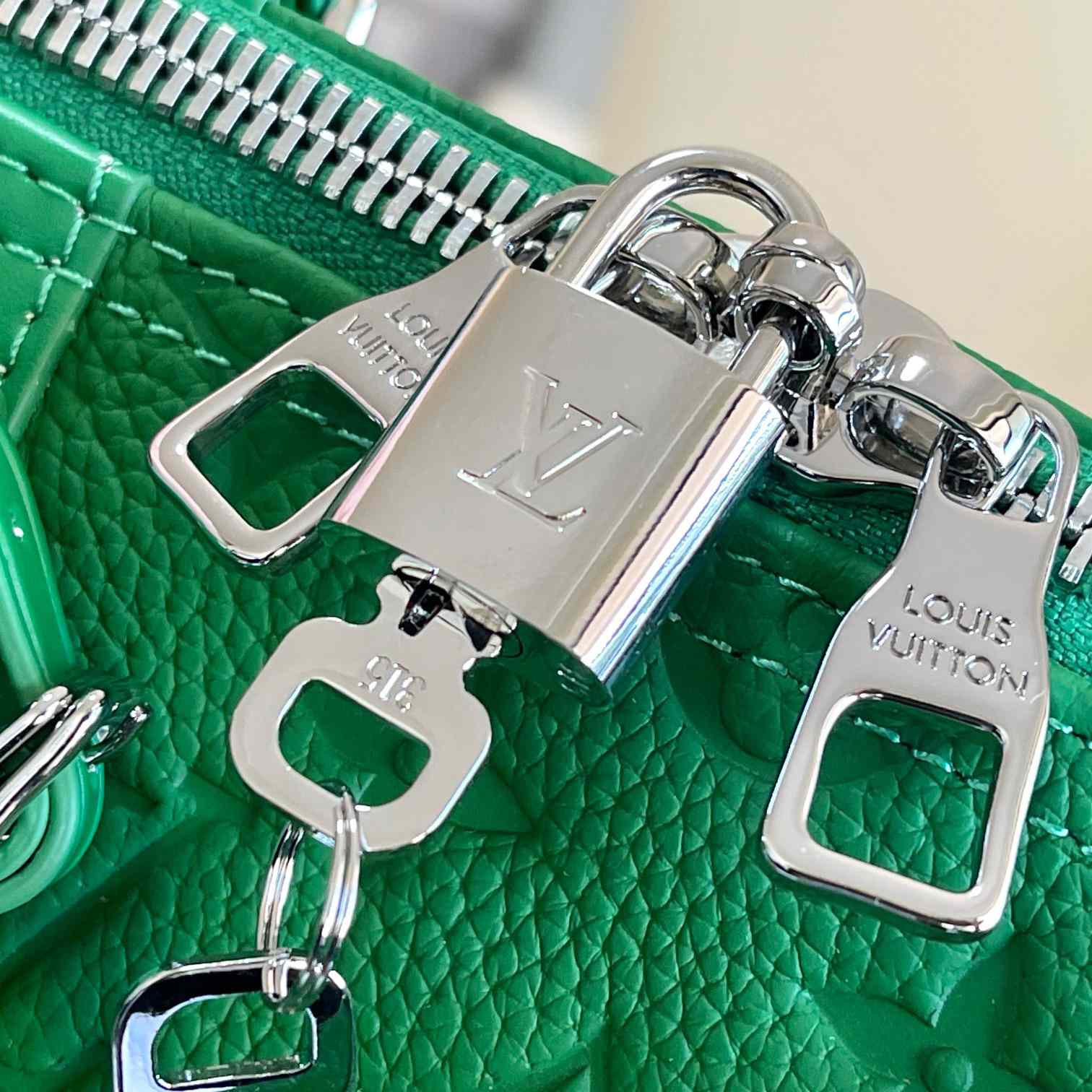 Louis Vuitton Keepall Bandoulière 50   M23751 - DopestKickz