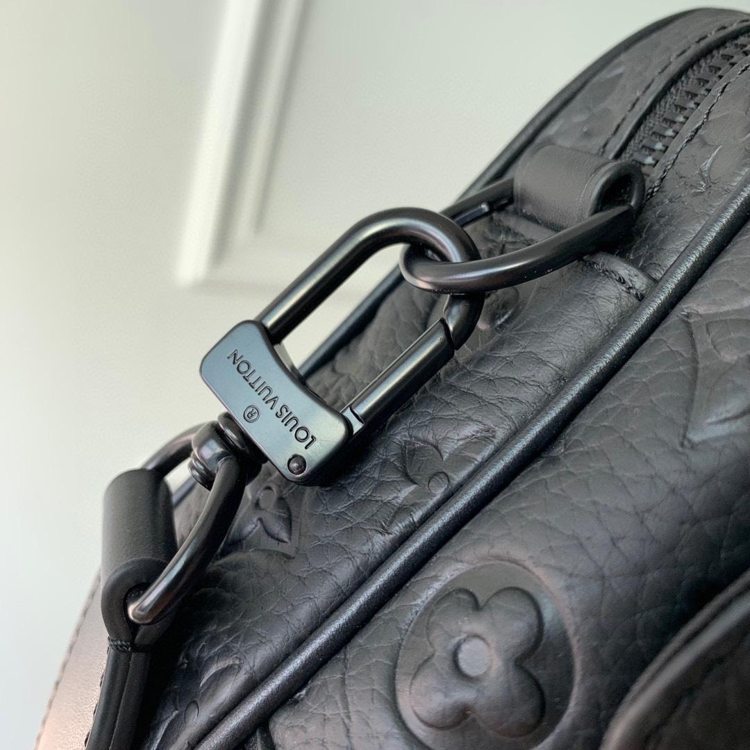 Louis Vuitton Steamer Messenger       M23742 - DopestKickz