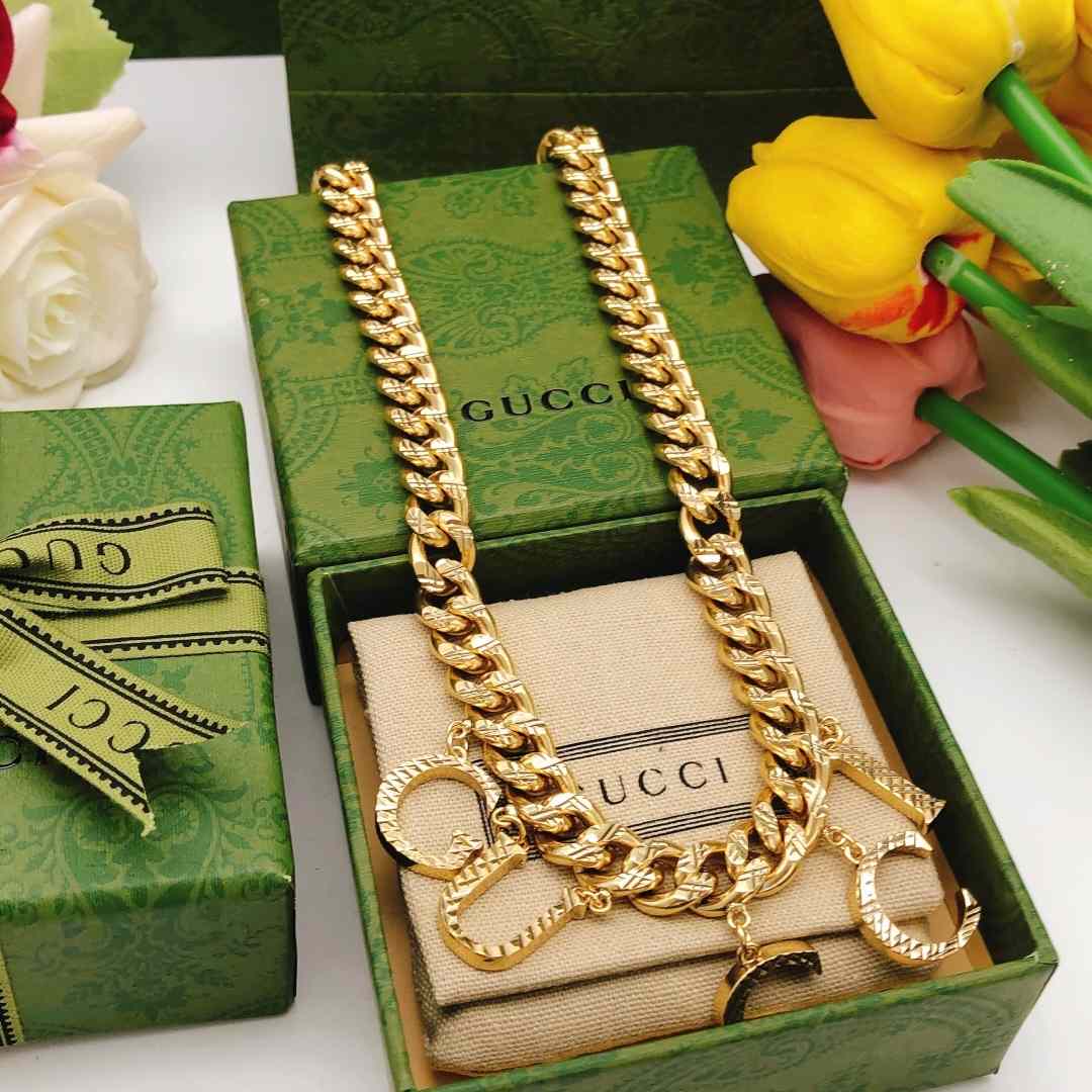 Gucci Logo-pendant Curb-link Necklace - DopestKickz