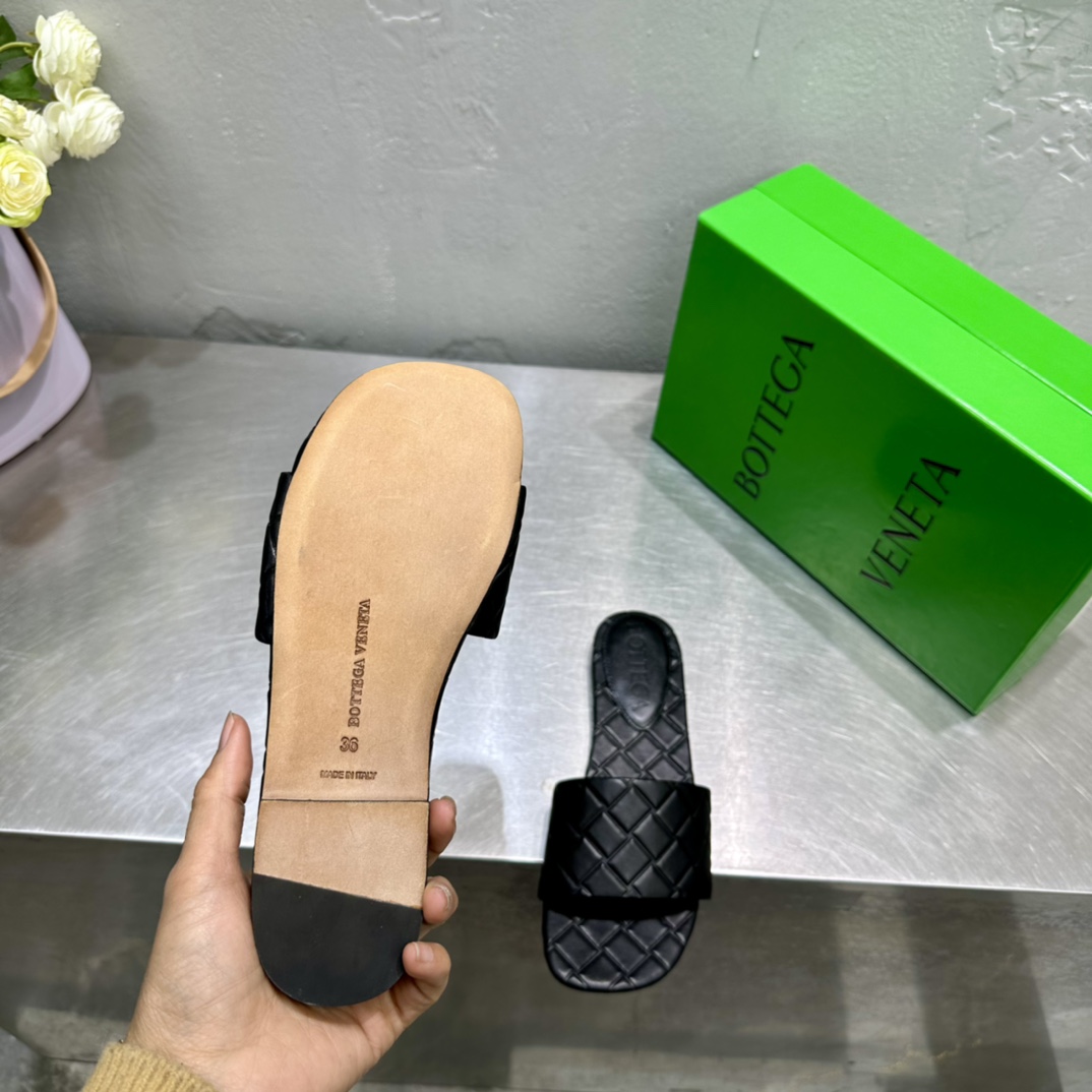 Bottega Veneta Amy Flat Mule - DopestKickz