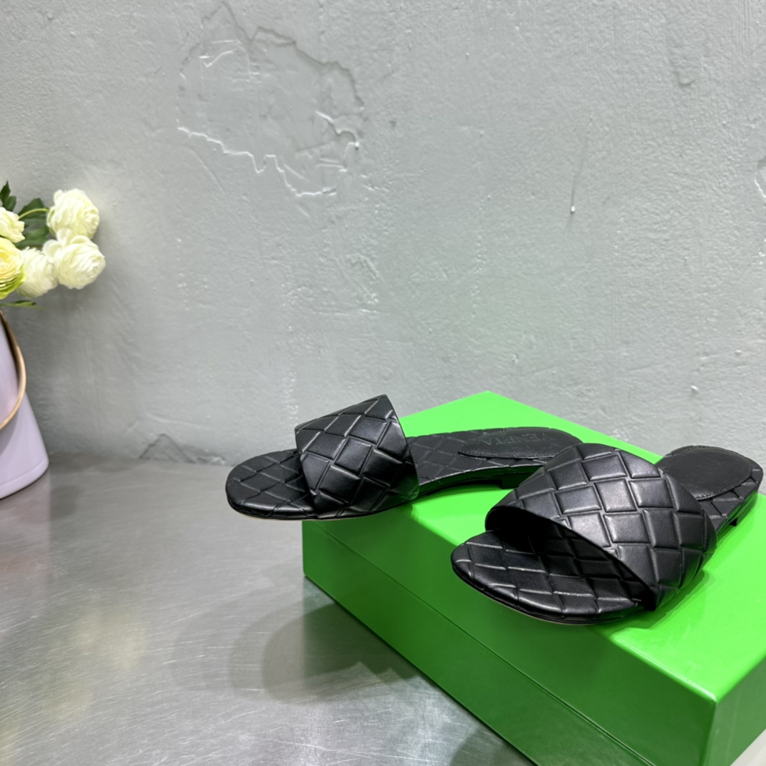Bottega Veneta Amy Flat Mule - DopestKickz