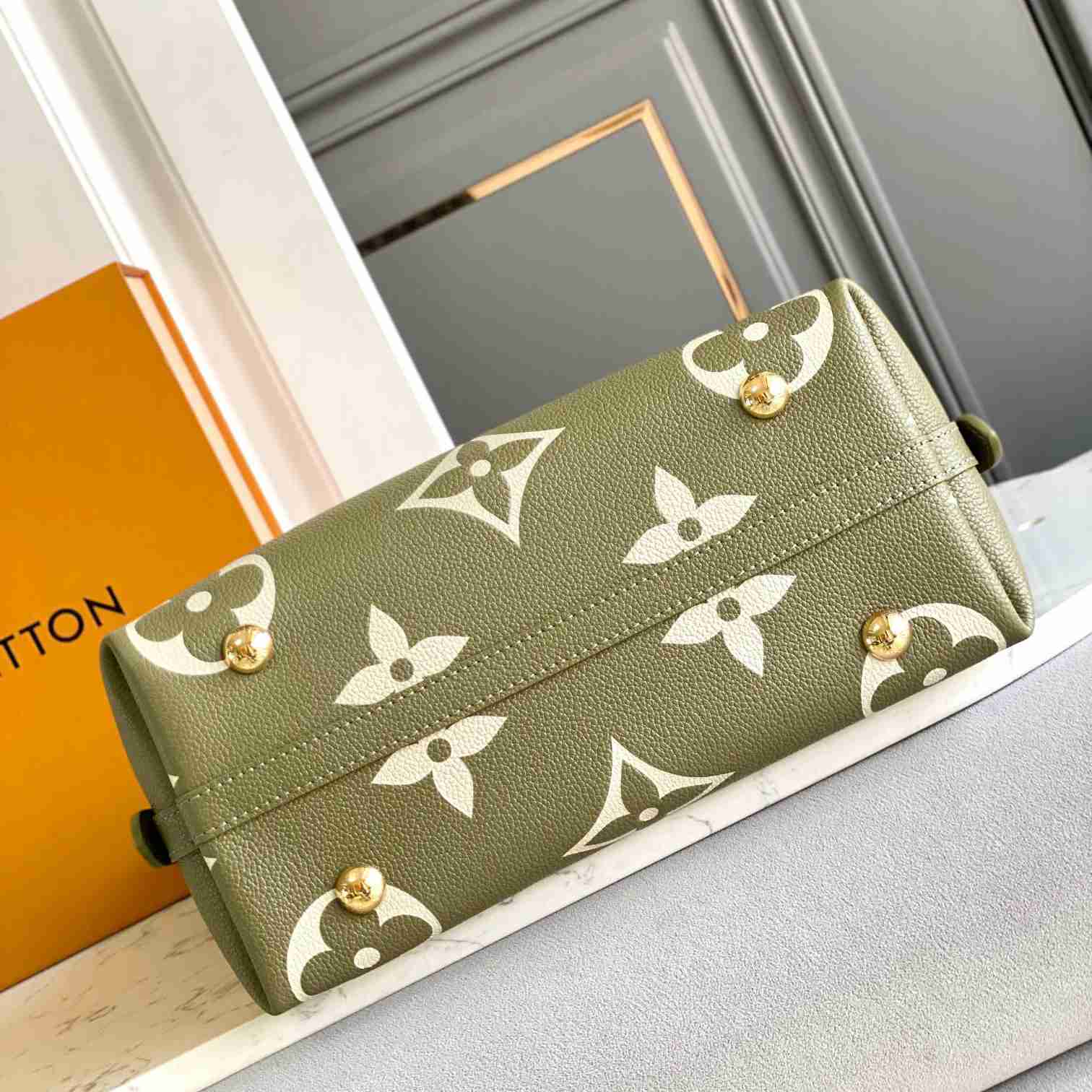 Louis Vuitton CarryAll PM    M46672 - DopestKickz