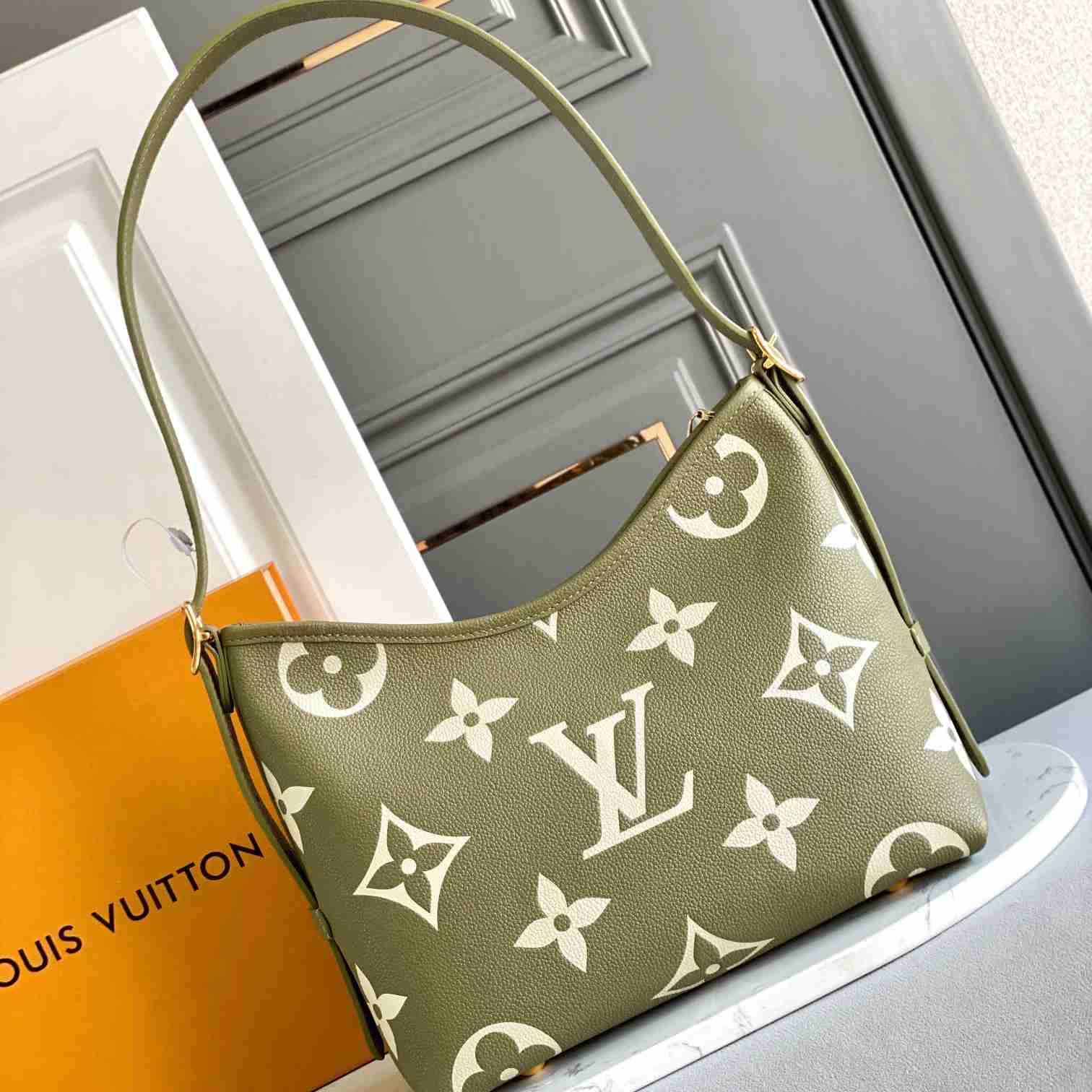 Louis Vuitton CarryAll PM    M46672 - DopestKickz