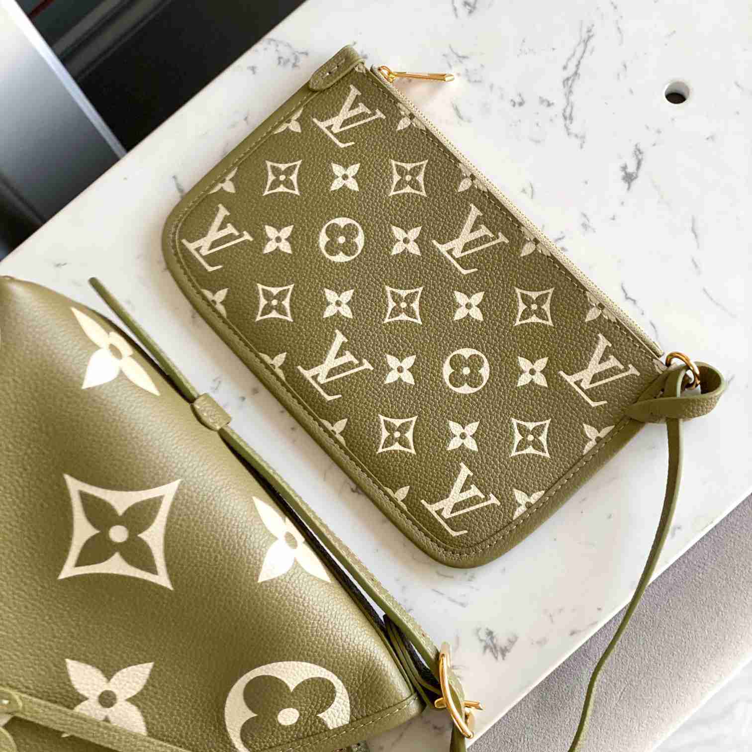 Louis Vuitton CarryAll PM    M46672 - DopestKickz