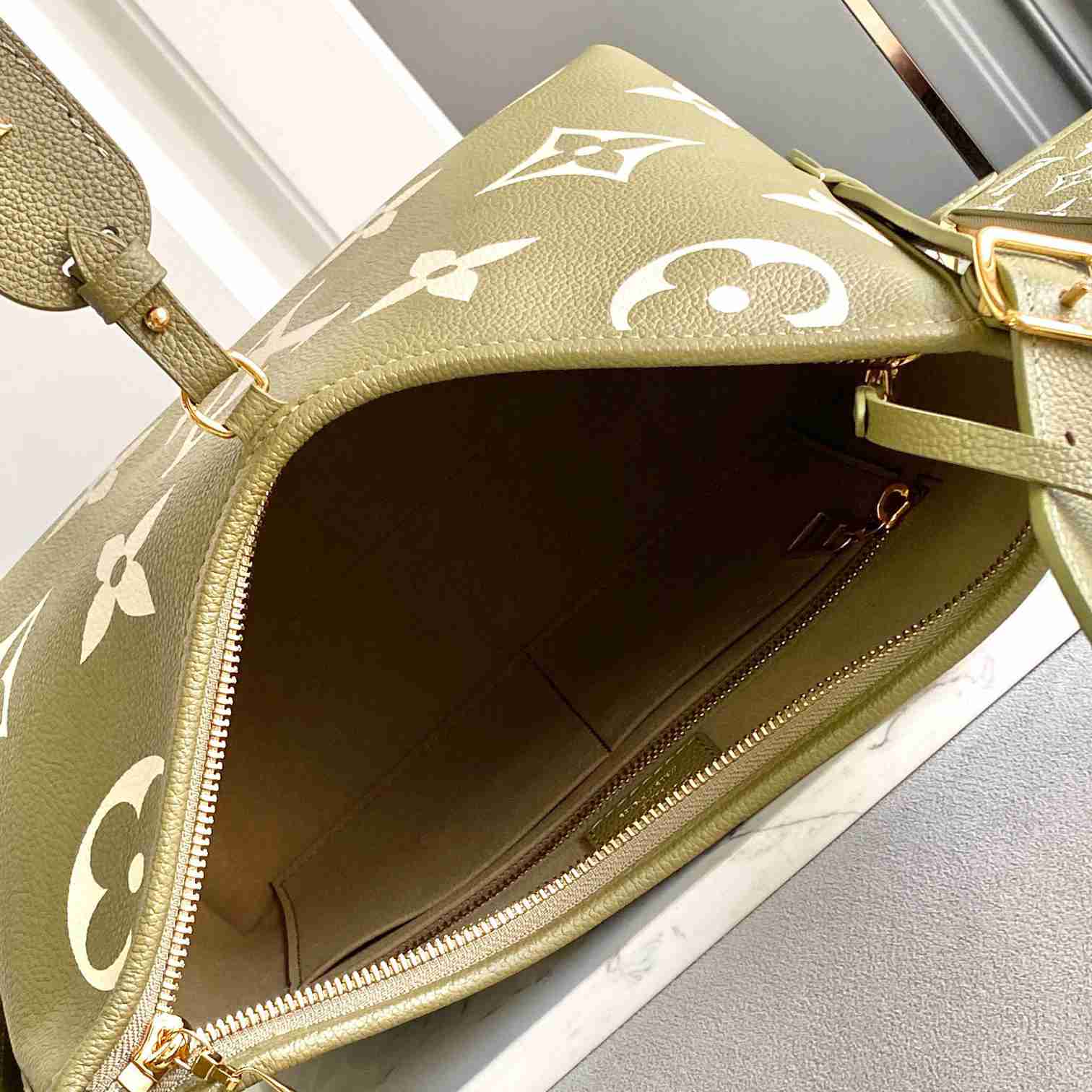 Louis Vuitton CarryAll PM    M46672 - DopestKickz