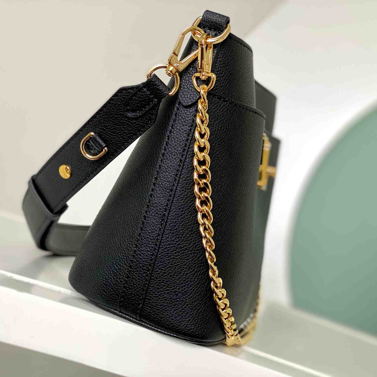 Louis Vuitton Lock and Walk    M24006 - DopestKickz