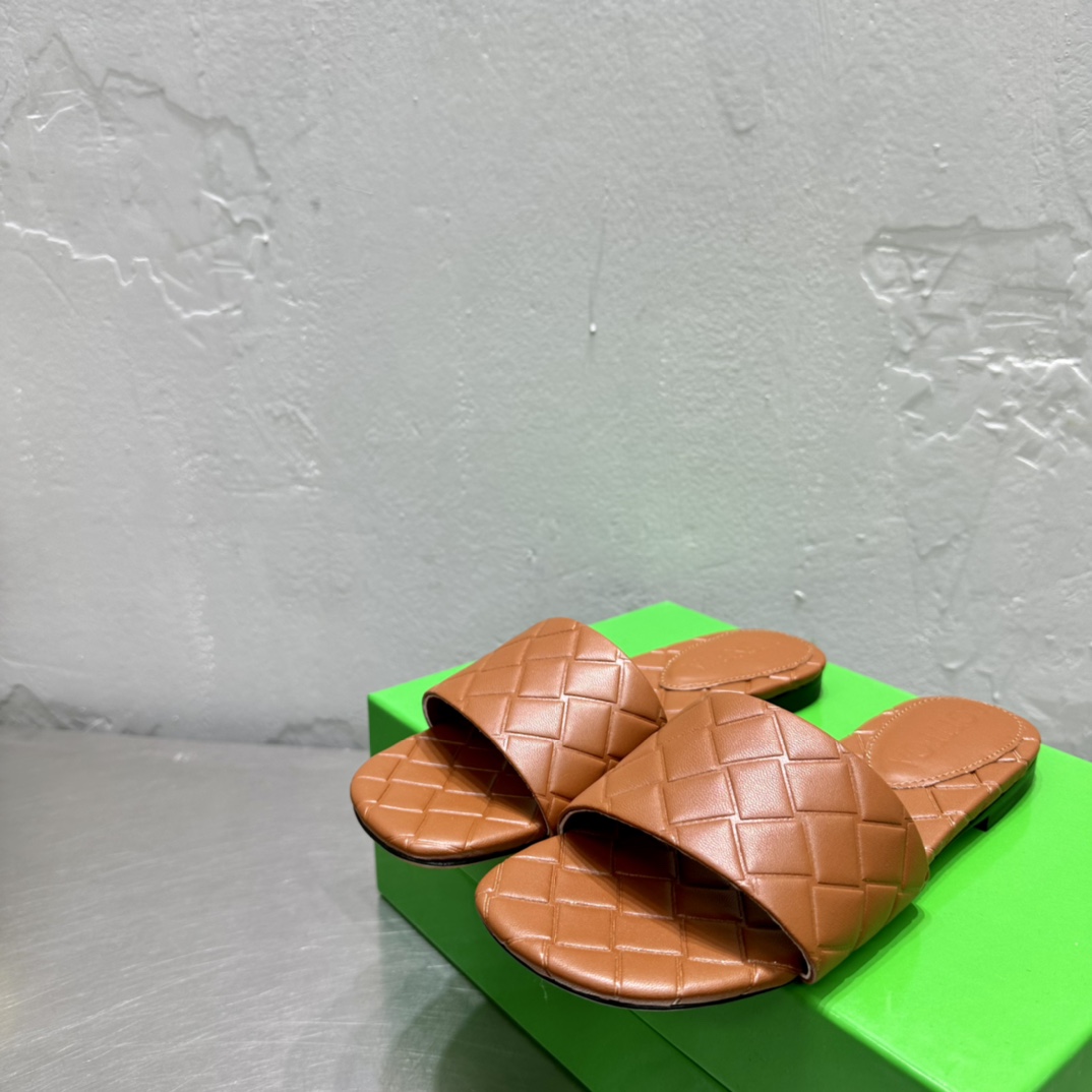 Bottega Veneta Amy Flat Mule - DopestKickz