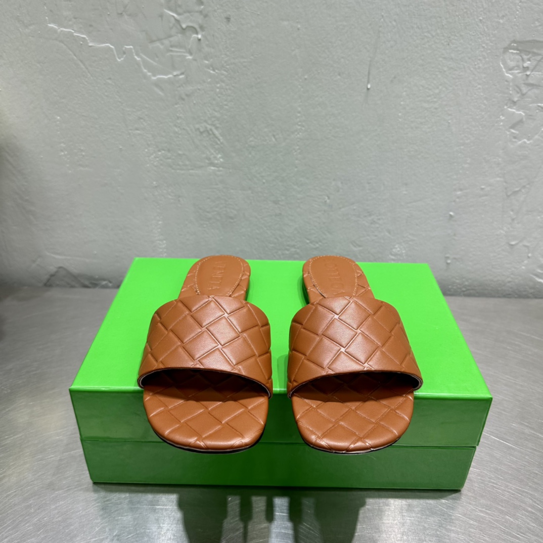 Bottega Veneta Amy Flat Mule - DopestKickz