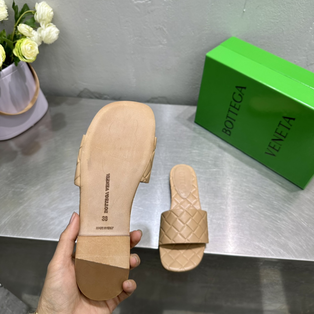 Bottega Veneta Amy Flat Mule - DopestKickz