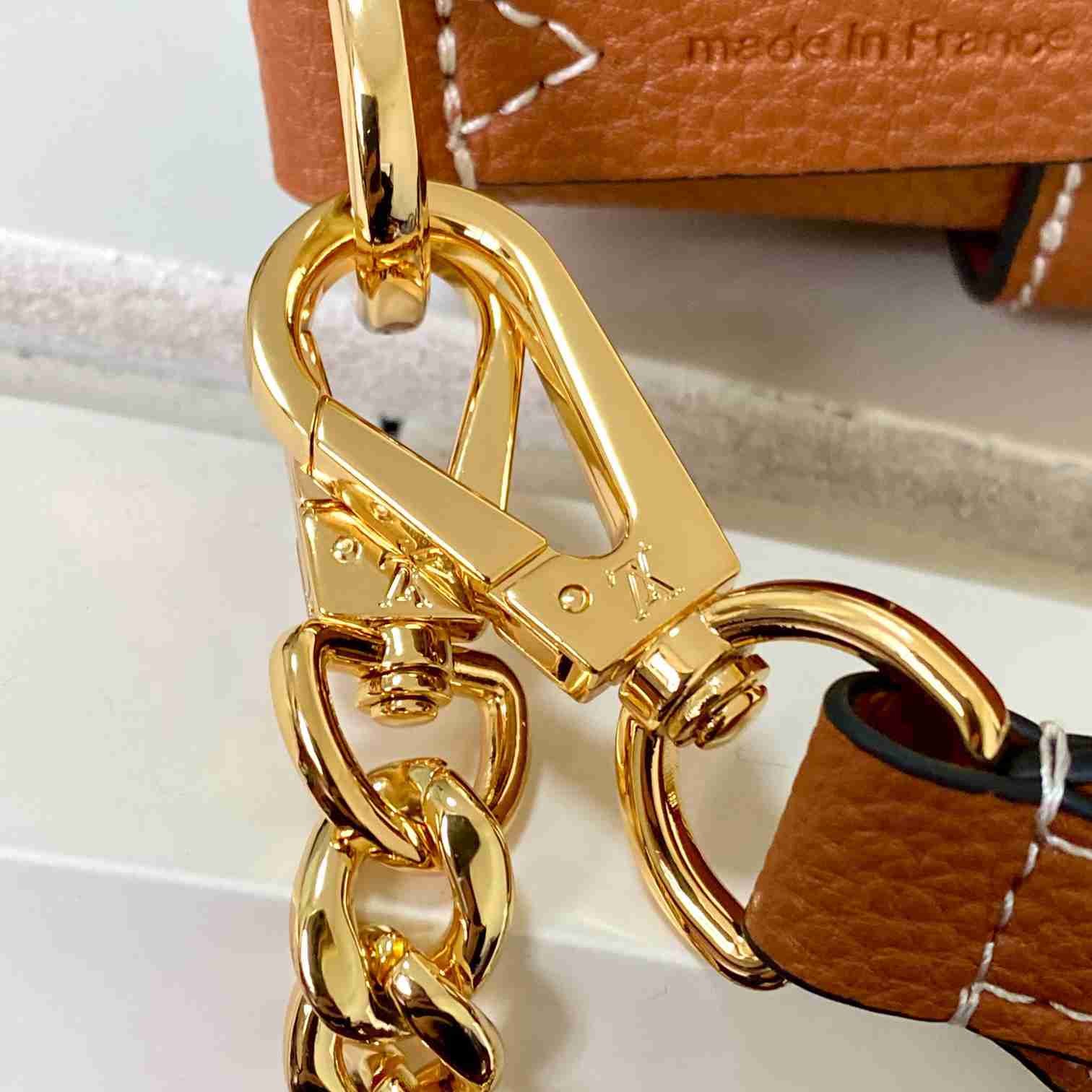 Louis Vuitton Lock and Walk    M24165 - DopestKickz
