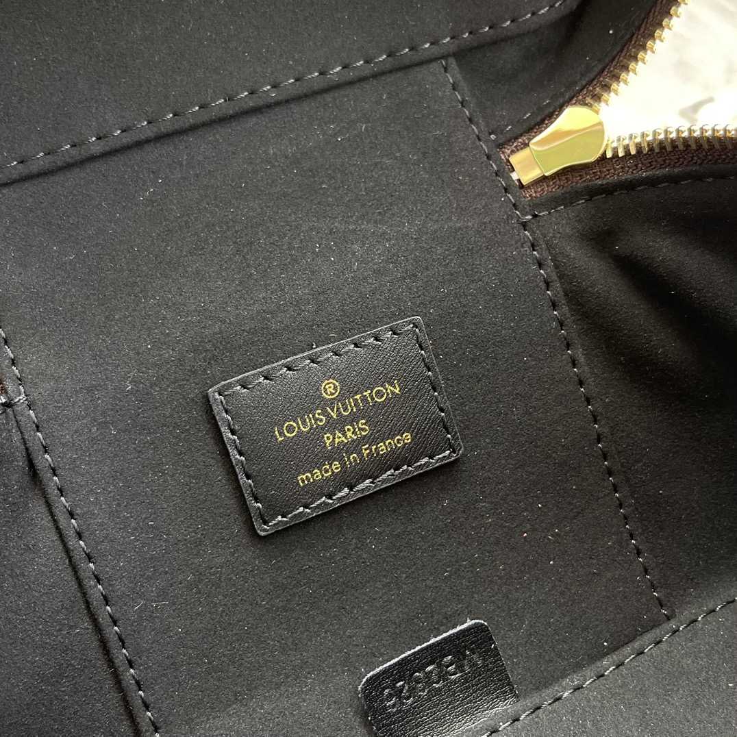 Louis Vuitton Vanity Chain Pouch    M47125 - DopestKickz