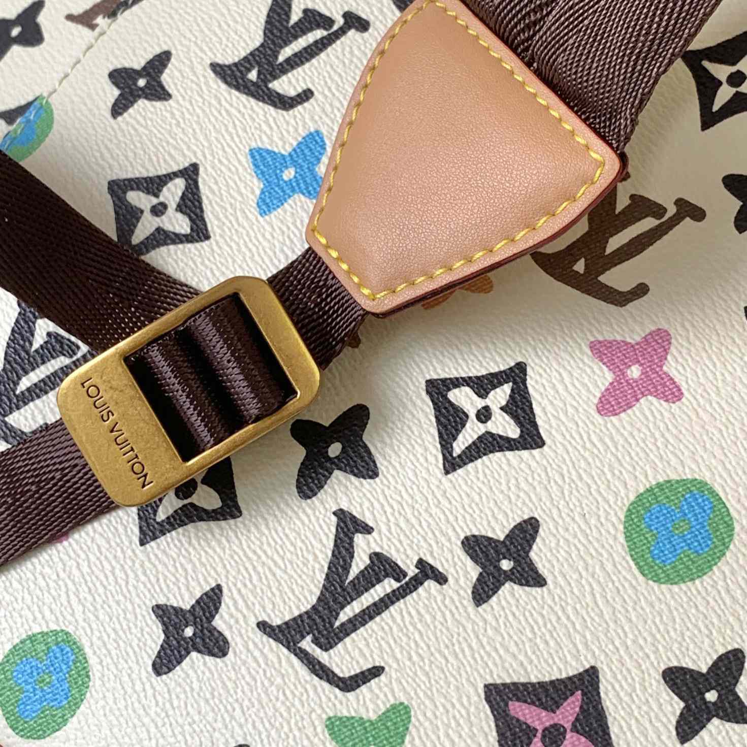 Louis Vuitton Christopher MM   M25240 - DopestKickz