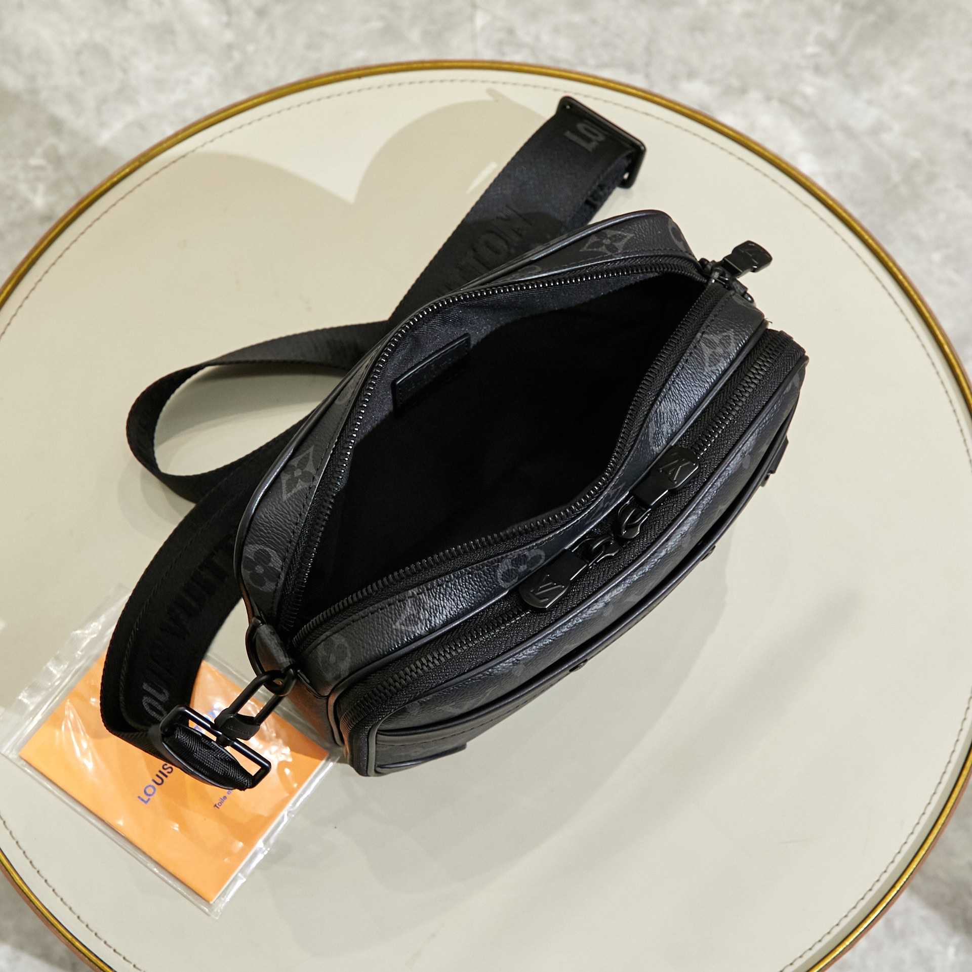 Louis Vuitton Alpha Messenger  M46955 - DopestKickz