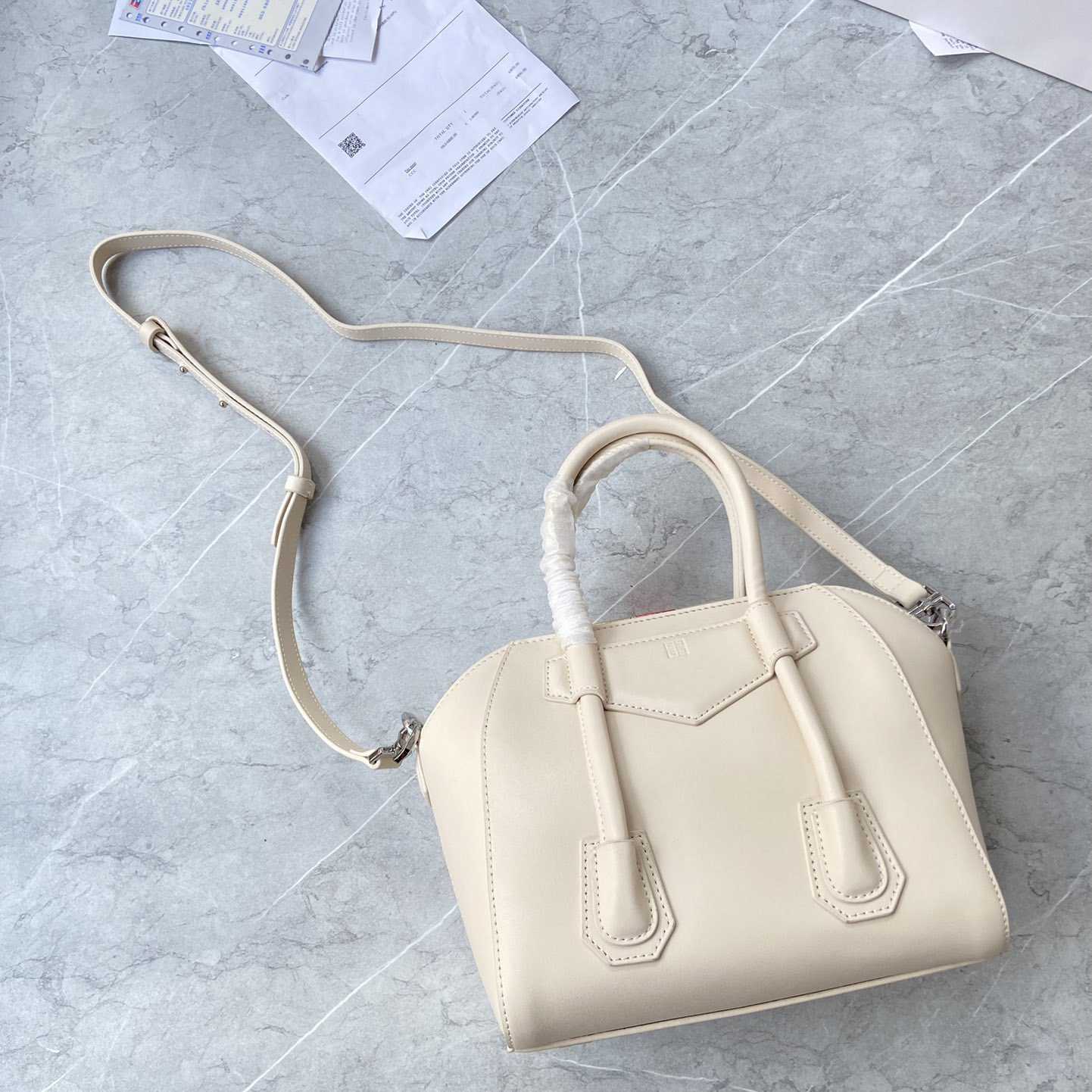 Givenchy Mini Antigona Lock Bag (23*27*13cm) - DopestKickz