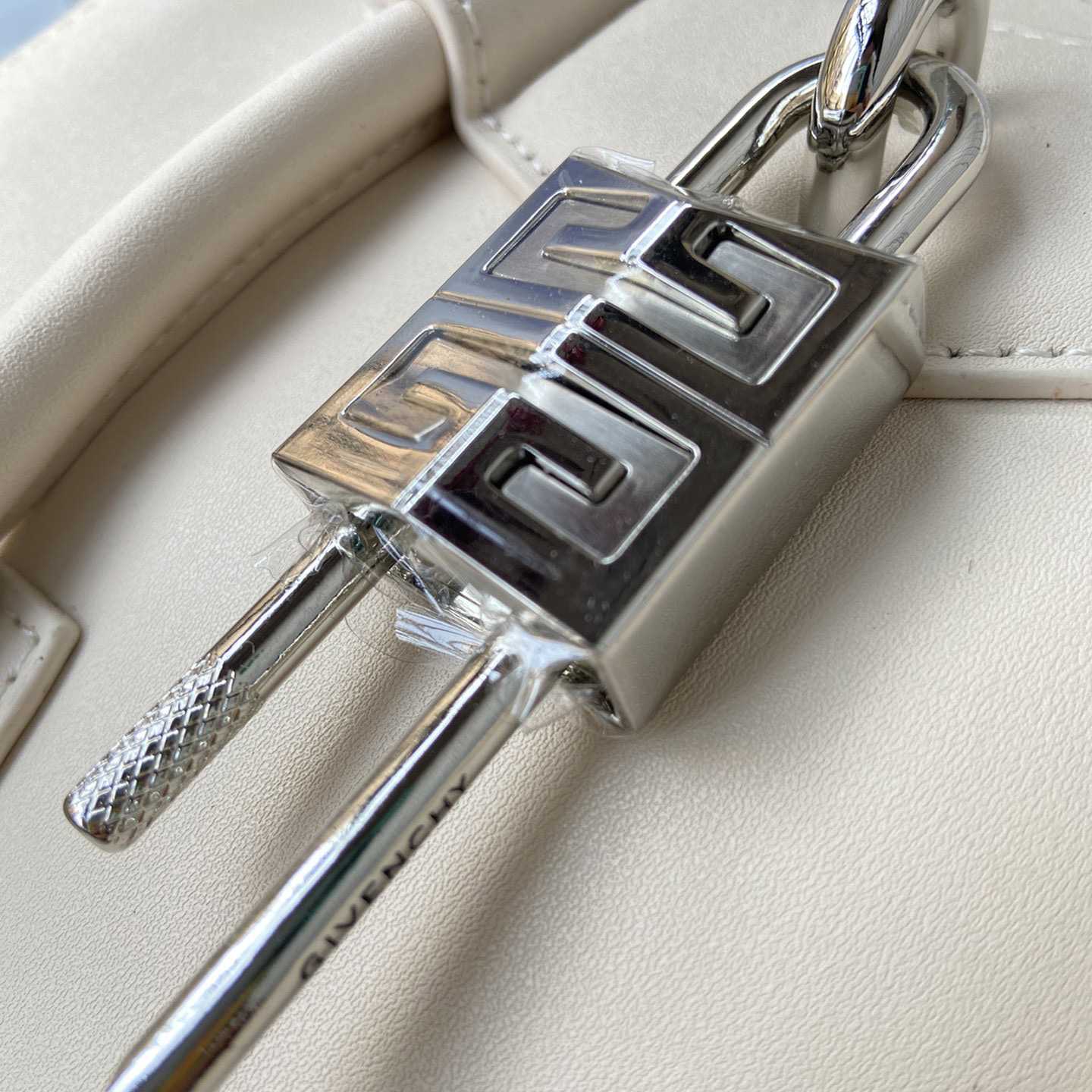 Givenchy Mini Antigona Lock Bag (23*27*13cm) - DopestKickz