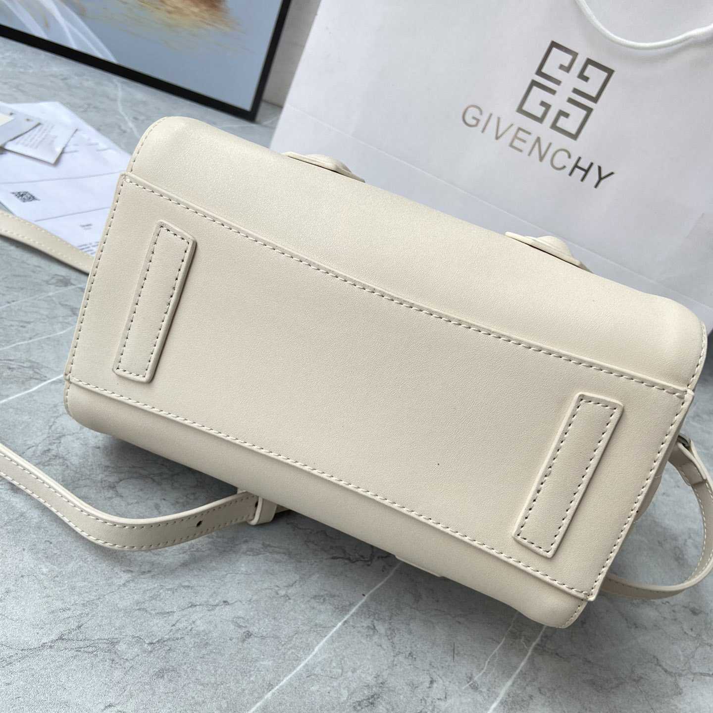 Givenchy Mini Antigona Lock Bag (23*27*13cm) - DopestKickz