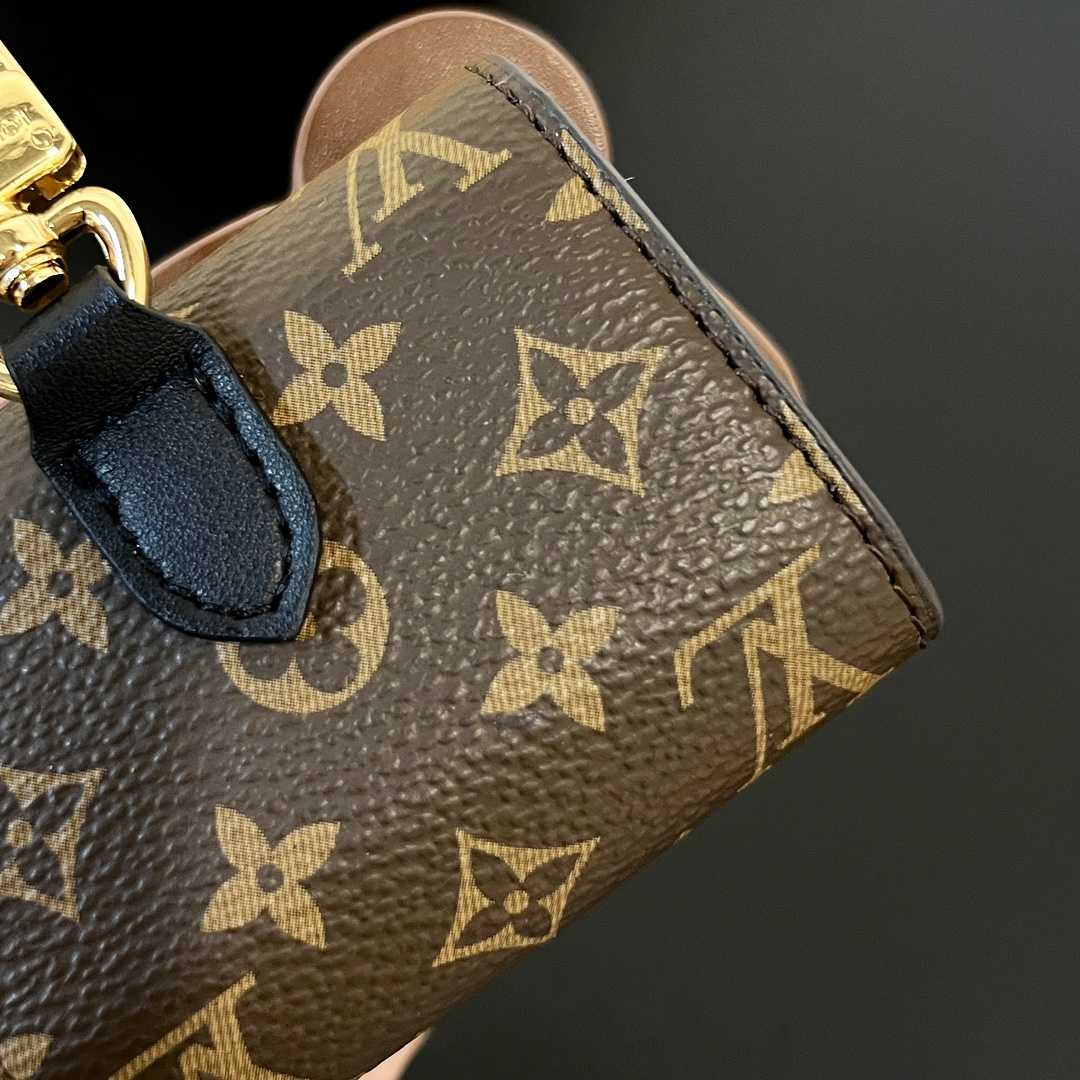 Louis Vuitton Teddy Bear Earphone Case   M01361 - DopestKickz