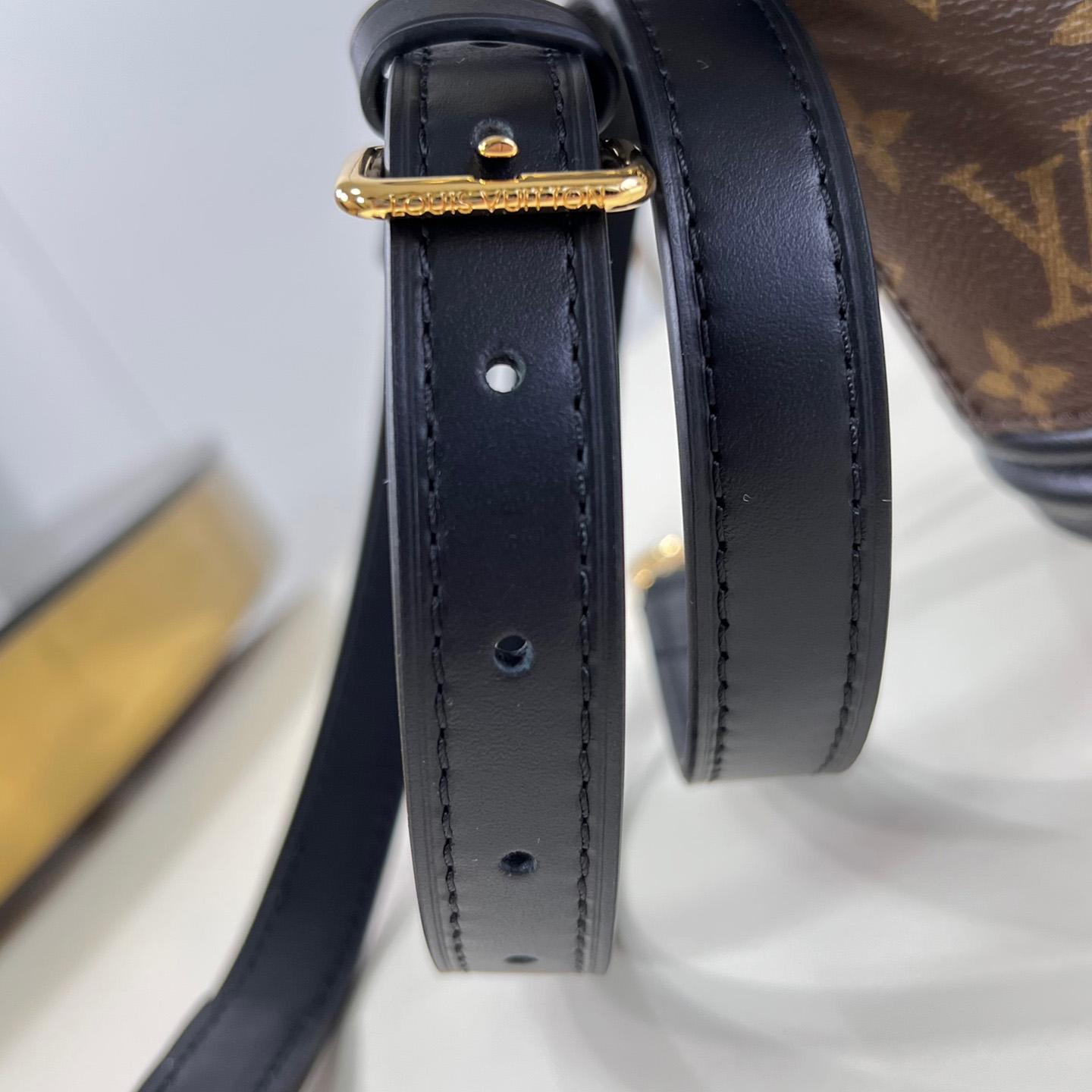 Louis Vuitton Canoé   M83480 - DopestKickz