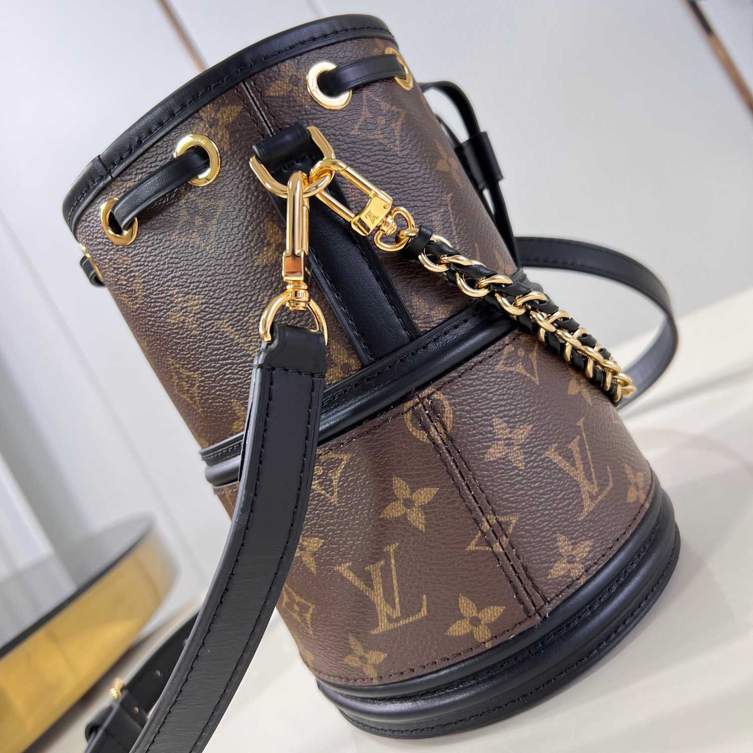 Louis Vuitton Canoé   M83480 - DopestKickz