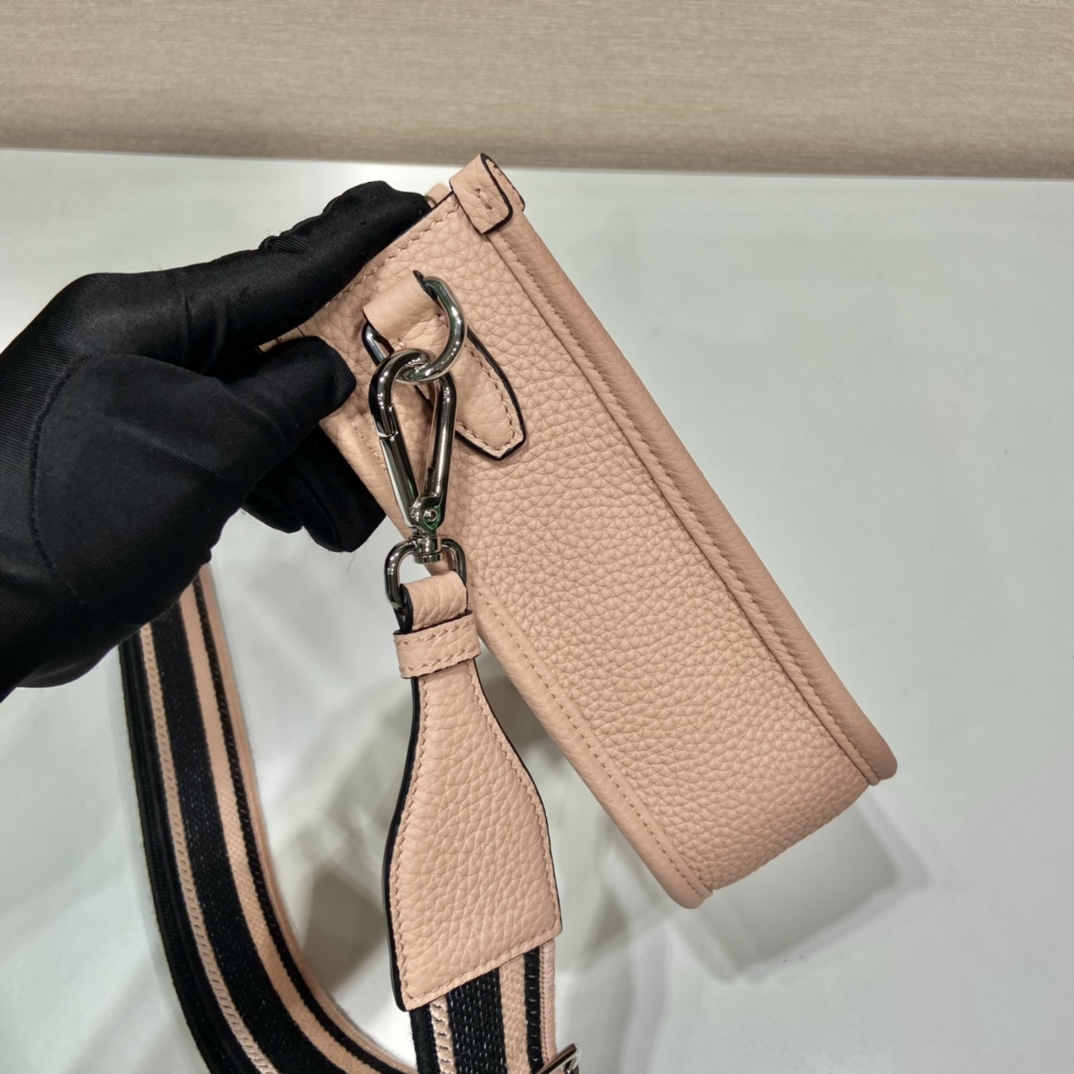 Prada Logo-Plaque Shoulder Bag   (19x20x6cm) - DopestKickz