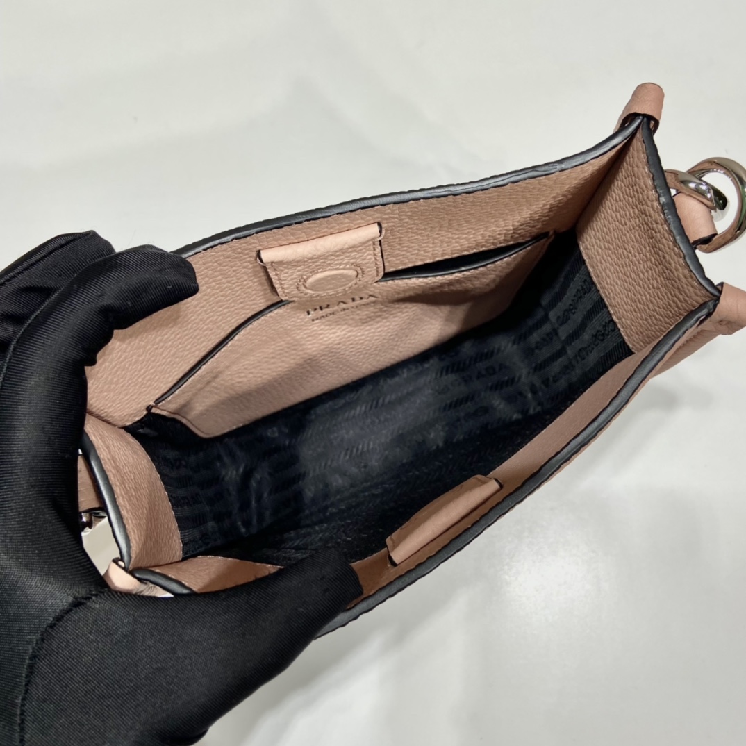 Prada Logo-Plaque Shoulder Bag   (19x20x6cm) - DopestKickz