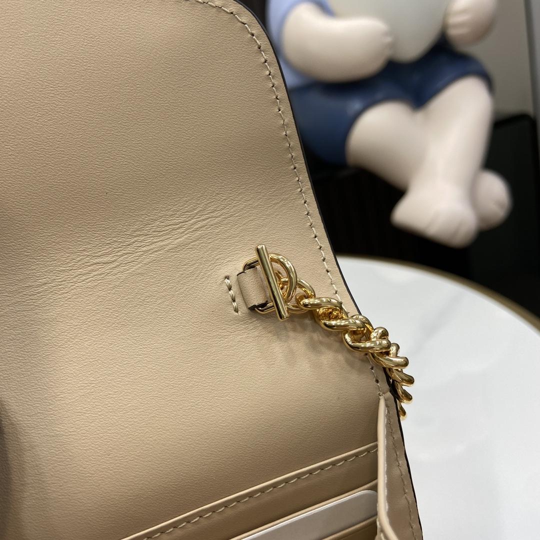 Gucci GG Chain Wallet - DopestKickz