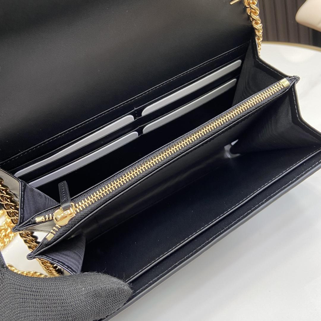 Gucci GG Chain Wallet - DopestKickz