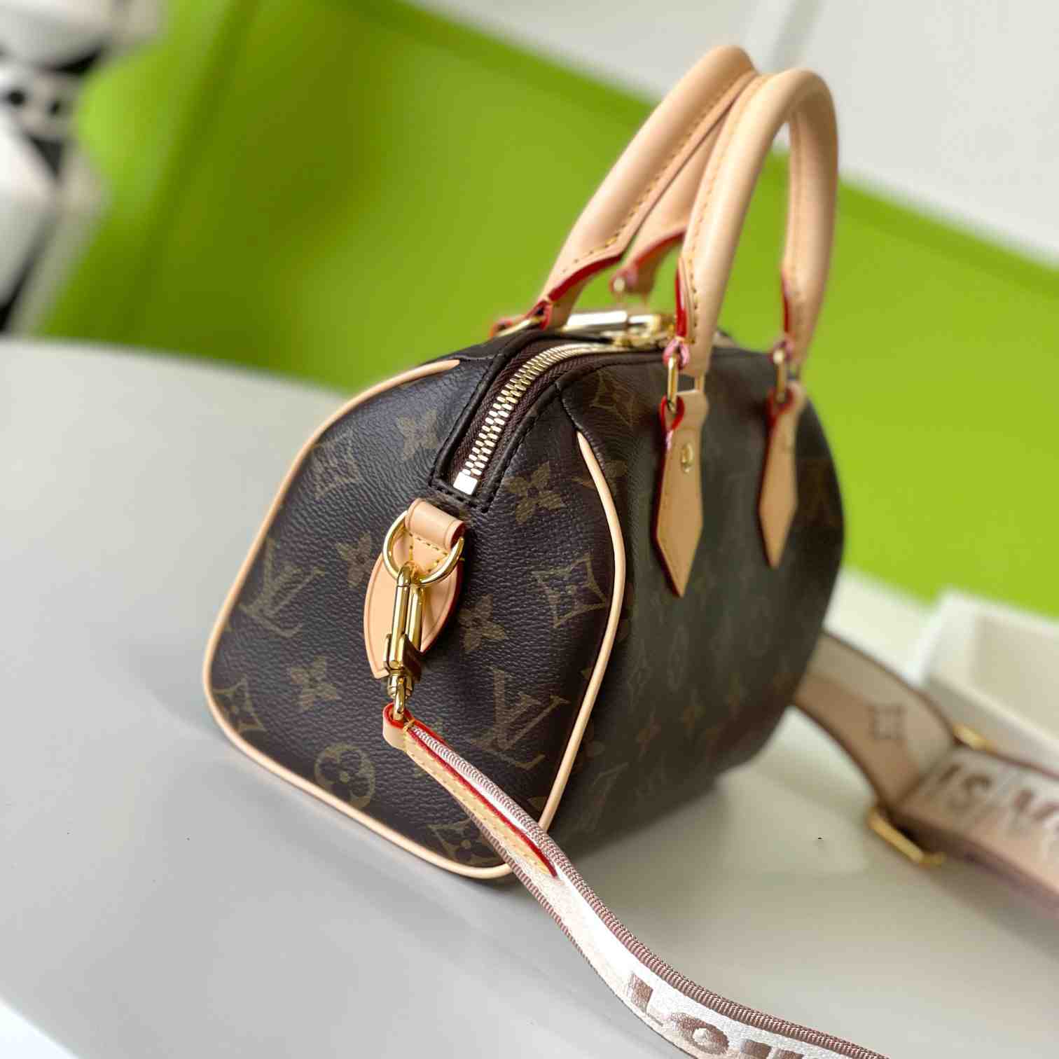 Louis Vuitton Speedy Bandoulière 20   M46222 - DopestKickz