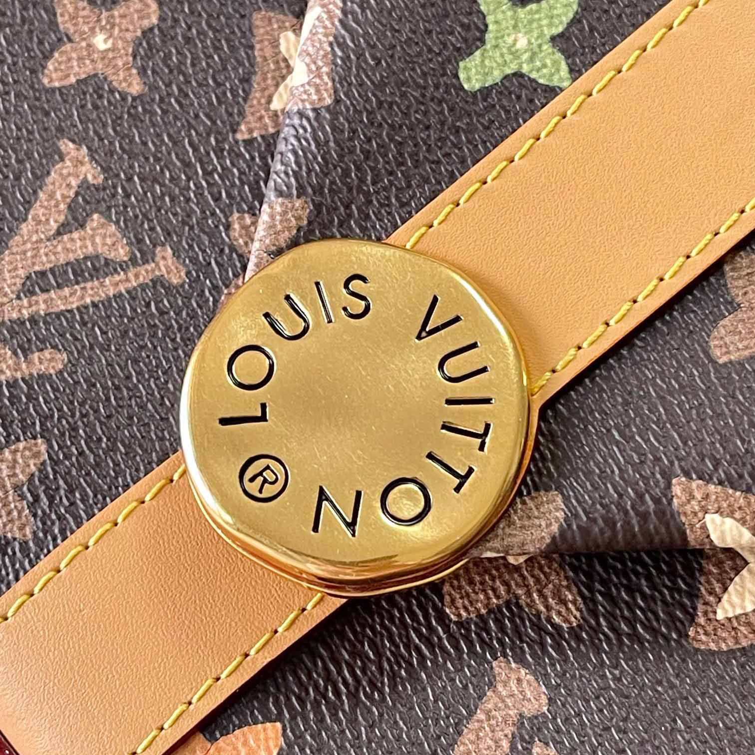 Louis Vuitton Envelope Messenger   M24820 - DopestKickz