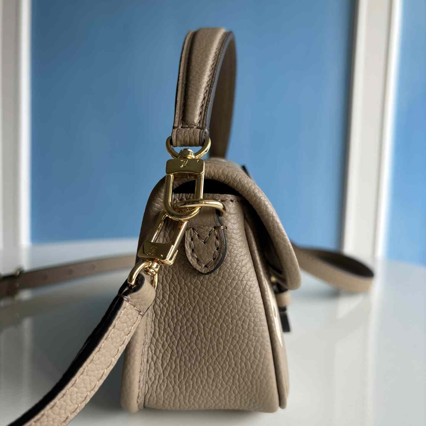 Louis Vuitton Nano Diane   M83300 - DopestKickz