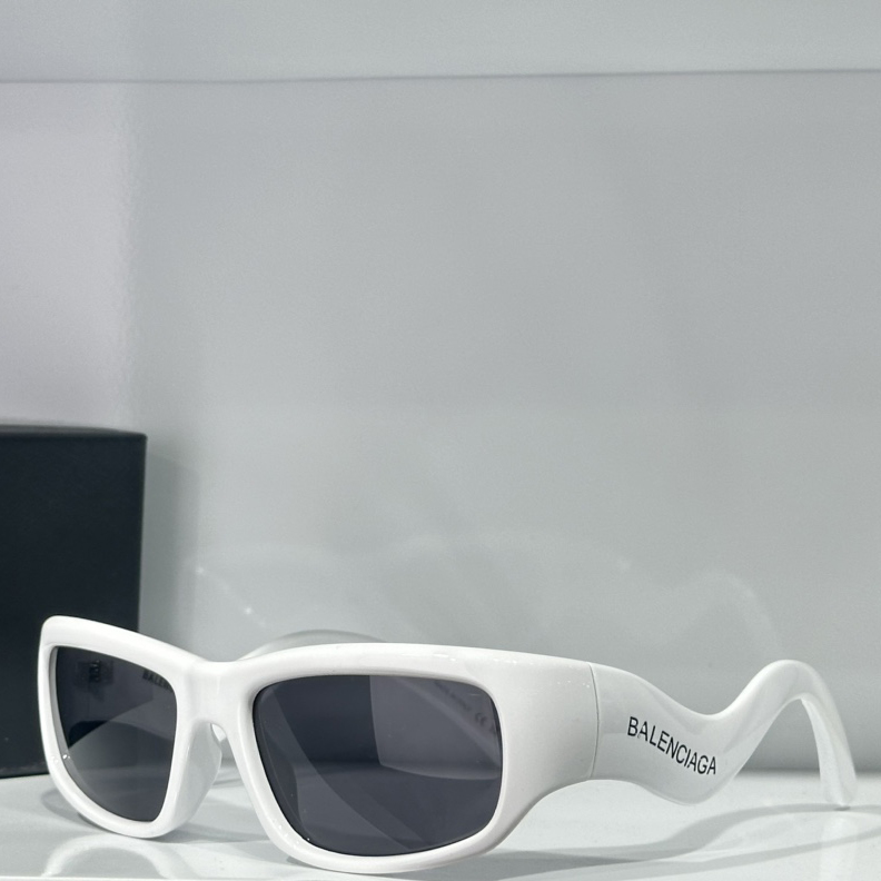 Balenciaga Hamptons Cat Sunglasses In White    - DopestKickz