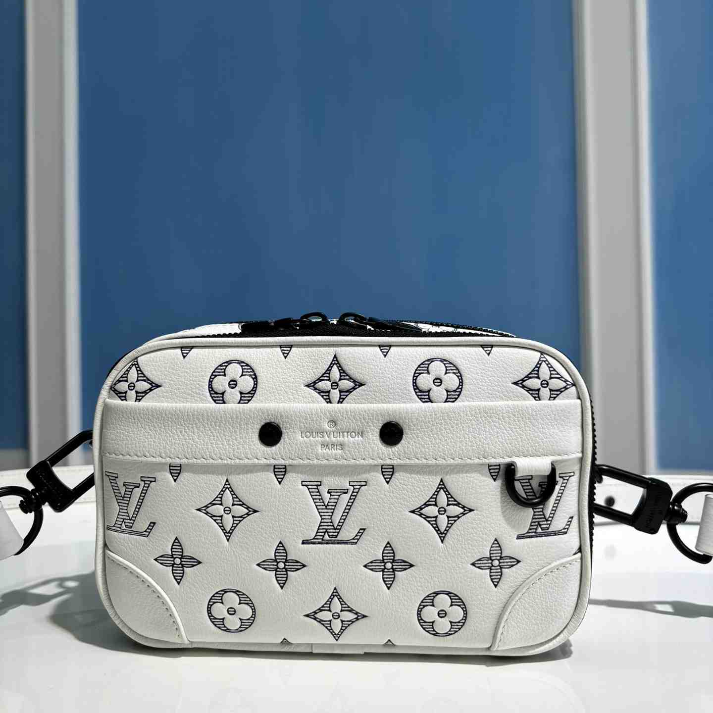 Louis Vuitton Alpha Wearable Wallet   M83383 - DopestKickz