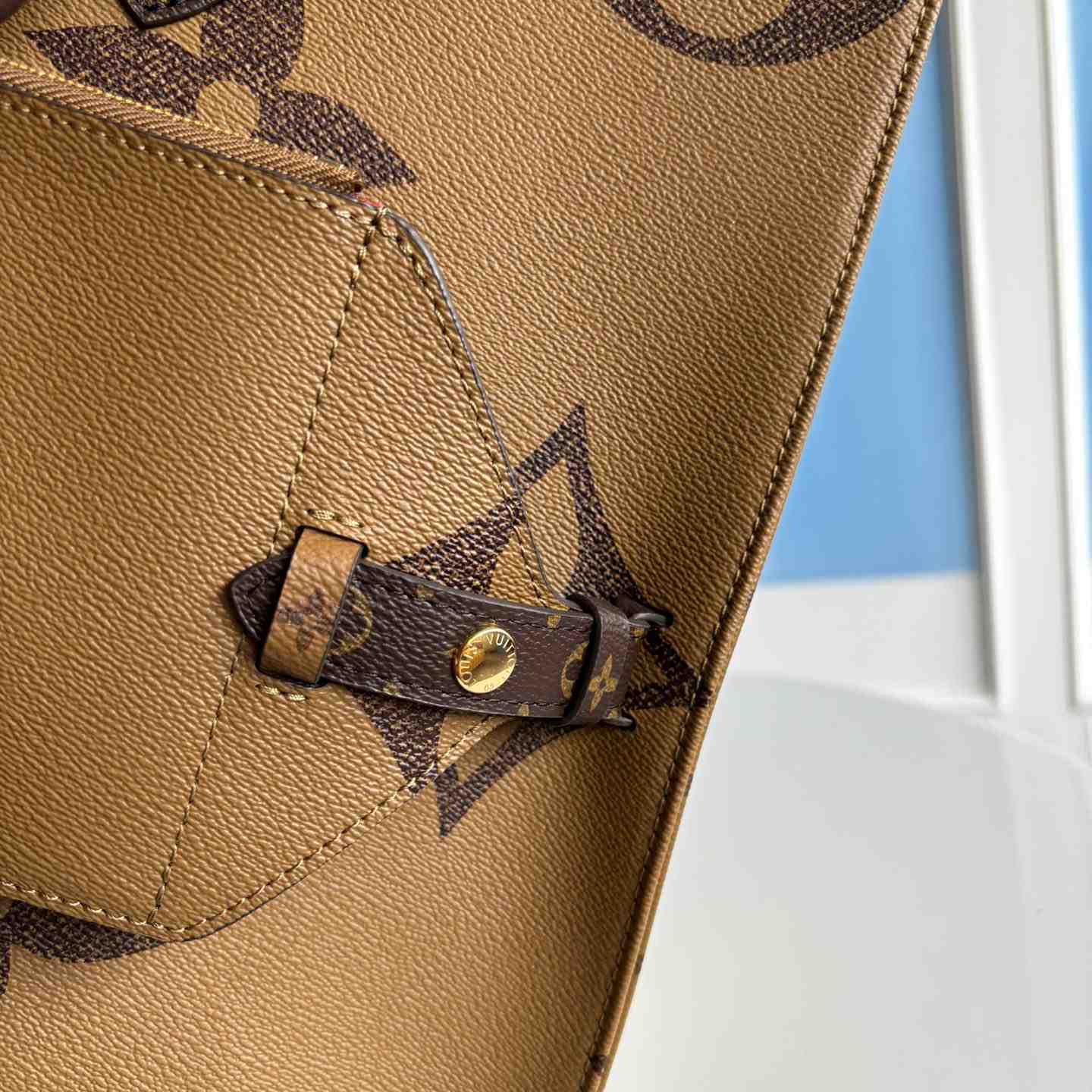 Louis Vuitton OnTheGo Voyage  M46823 - DopestKickz