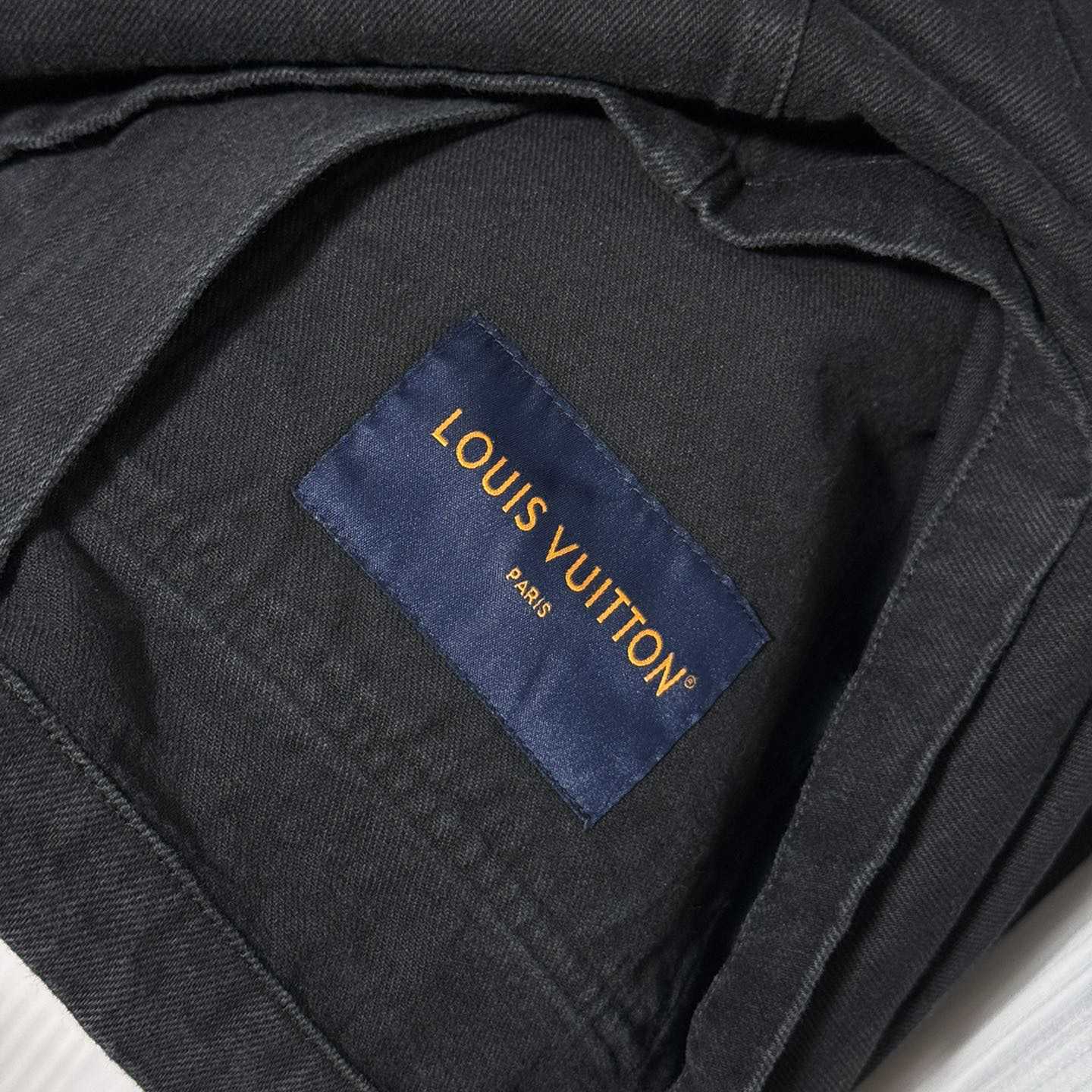 Louis Vuitton Short-Sleeved Denim Workwear Shirt 1AFVA4 - DopestKickz
