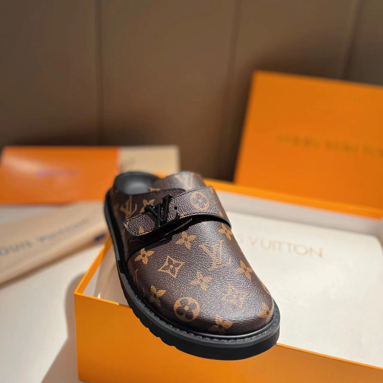 Louis Vuitton LV Easy Mule    1A8WIB - DopestKickz