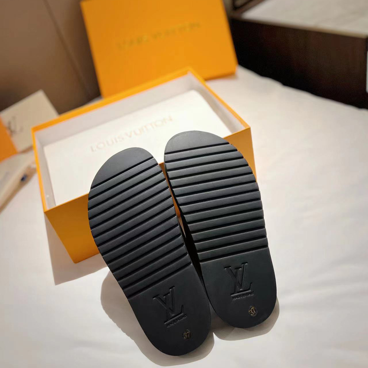 Louis Vuitton LV Easy Mule    1A8WIB - DopestKickz