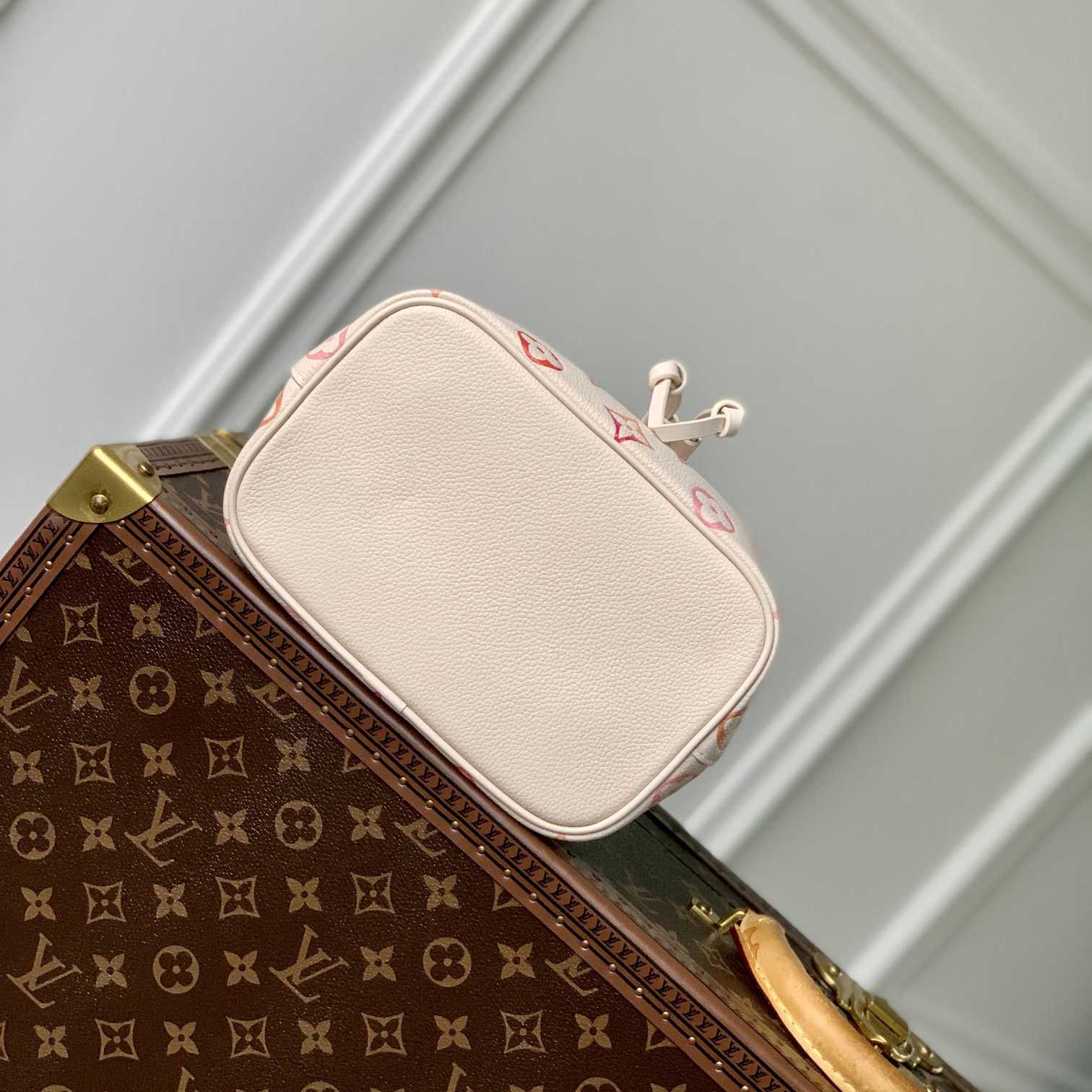 Louis Vuitton Néonoé BB   M24649 - DopestKickz
