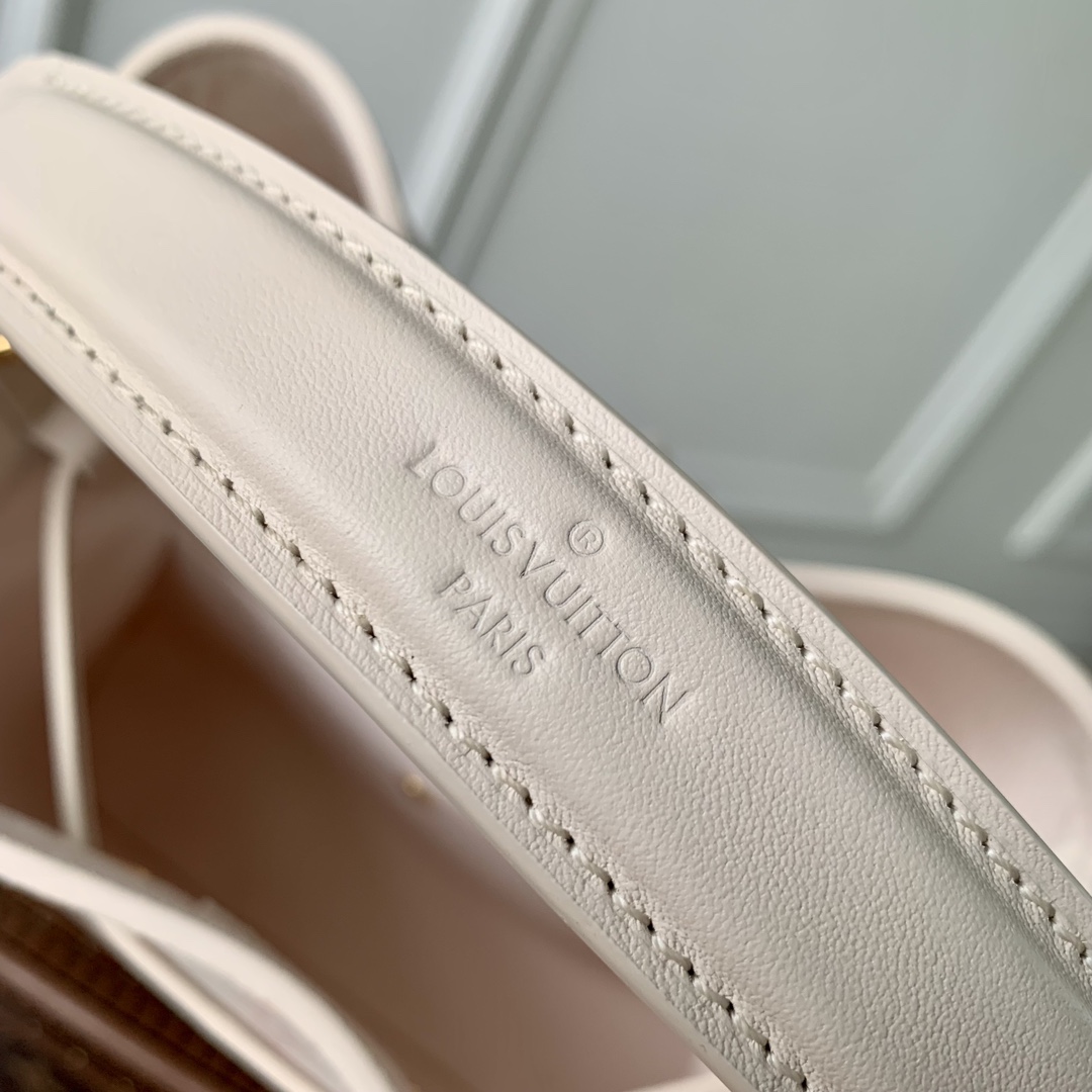 Louis Vuitton Néonoé BB   M24649 - DopestKickz
