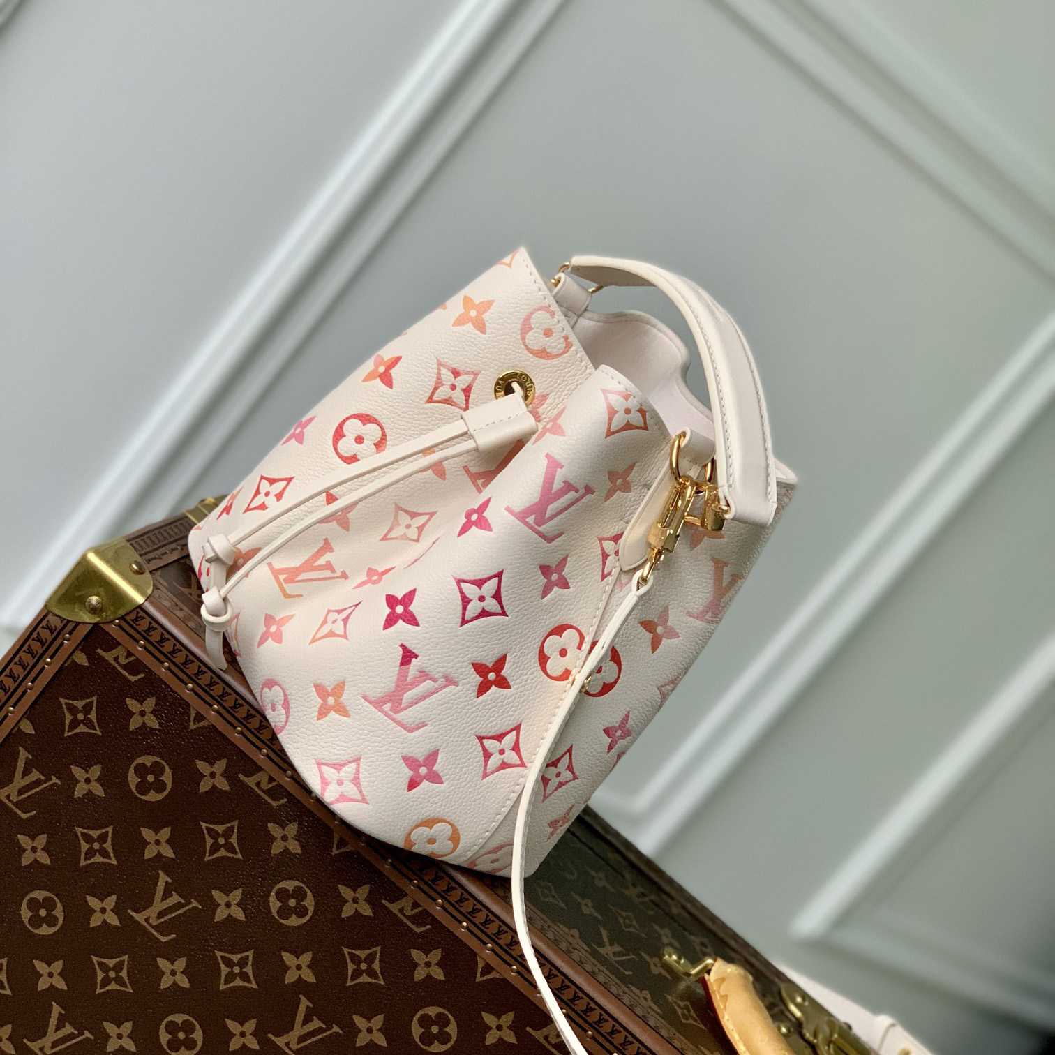 Louis Vuitton Néonoé BB   M24649 - DopestKickz