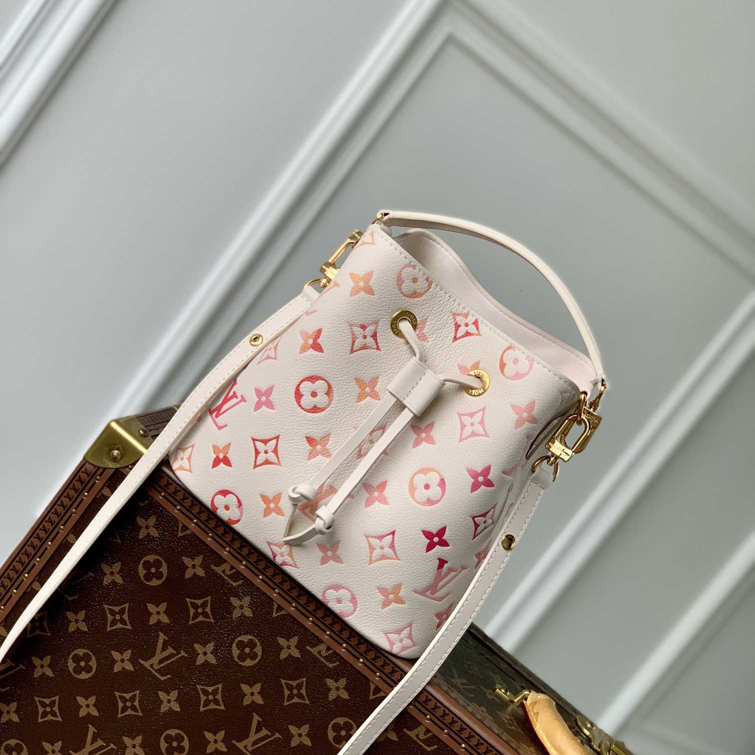 Louis Vuitton Néonoé BB   M24649 - DopestKickz