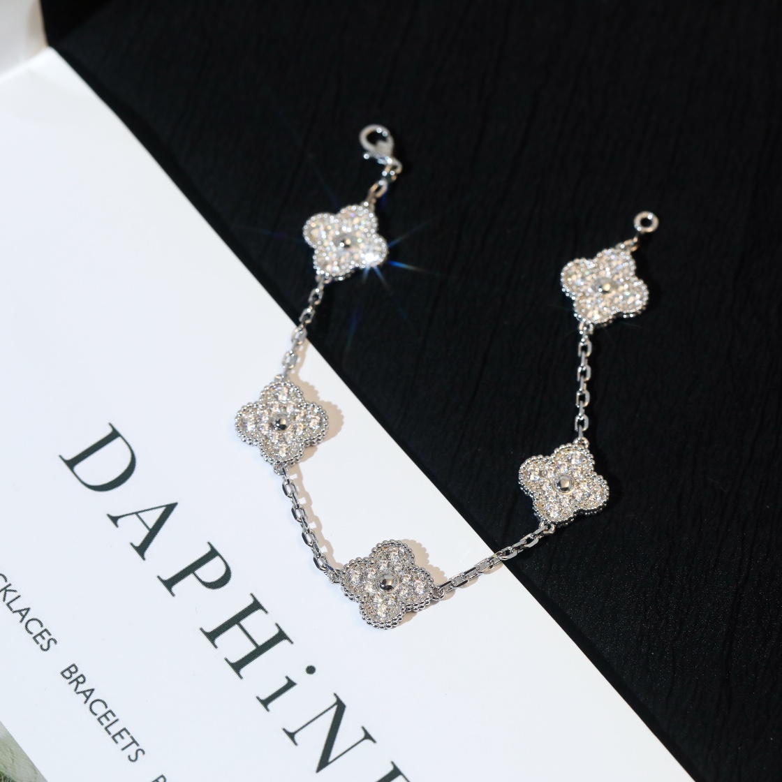 Van Cleef & Arpels Bracelet - DopestKickz