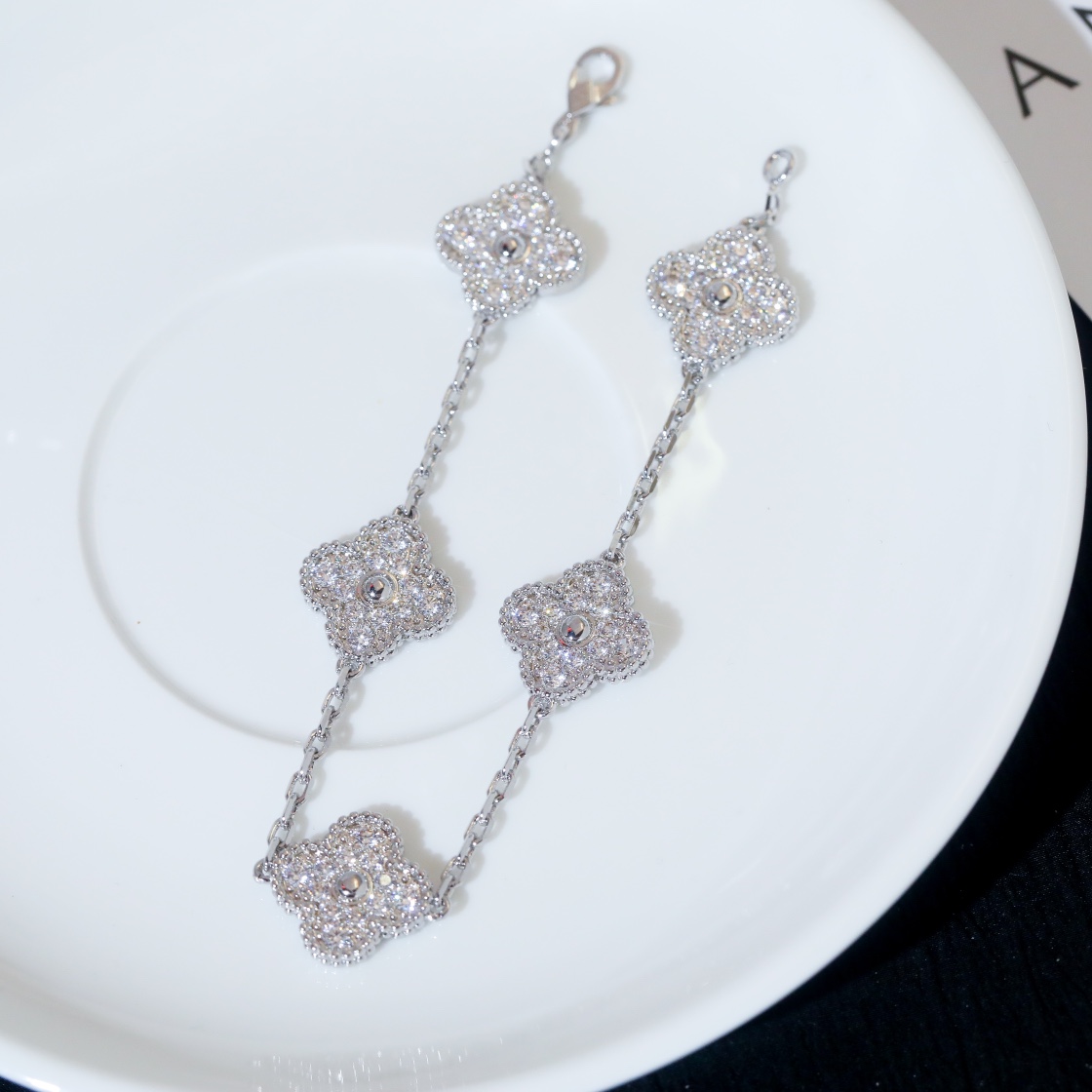 Van Cleef & Arpels Bracelet - DopestKickz