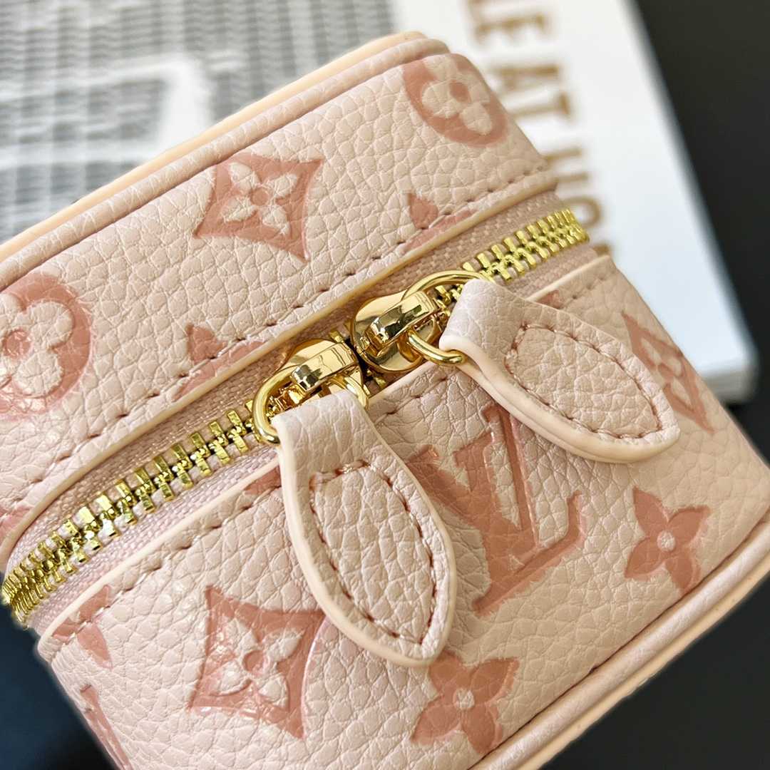 Louis Vuitton Pouch   M00545 - DopestKickz