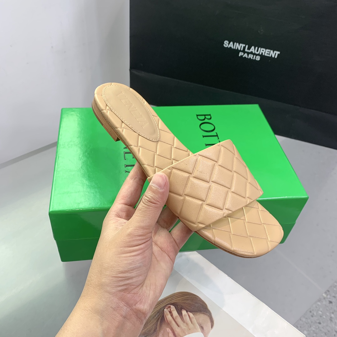 Bottega Veneta Amy Flat Mule - DopestKickz